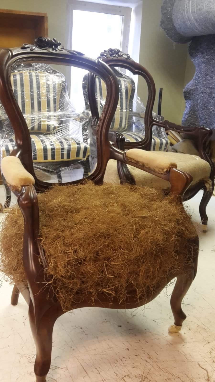 Fauteuil français de style Louis Philippe en noyer et jaune, fin du 19e siècle en vente 10