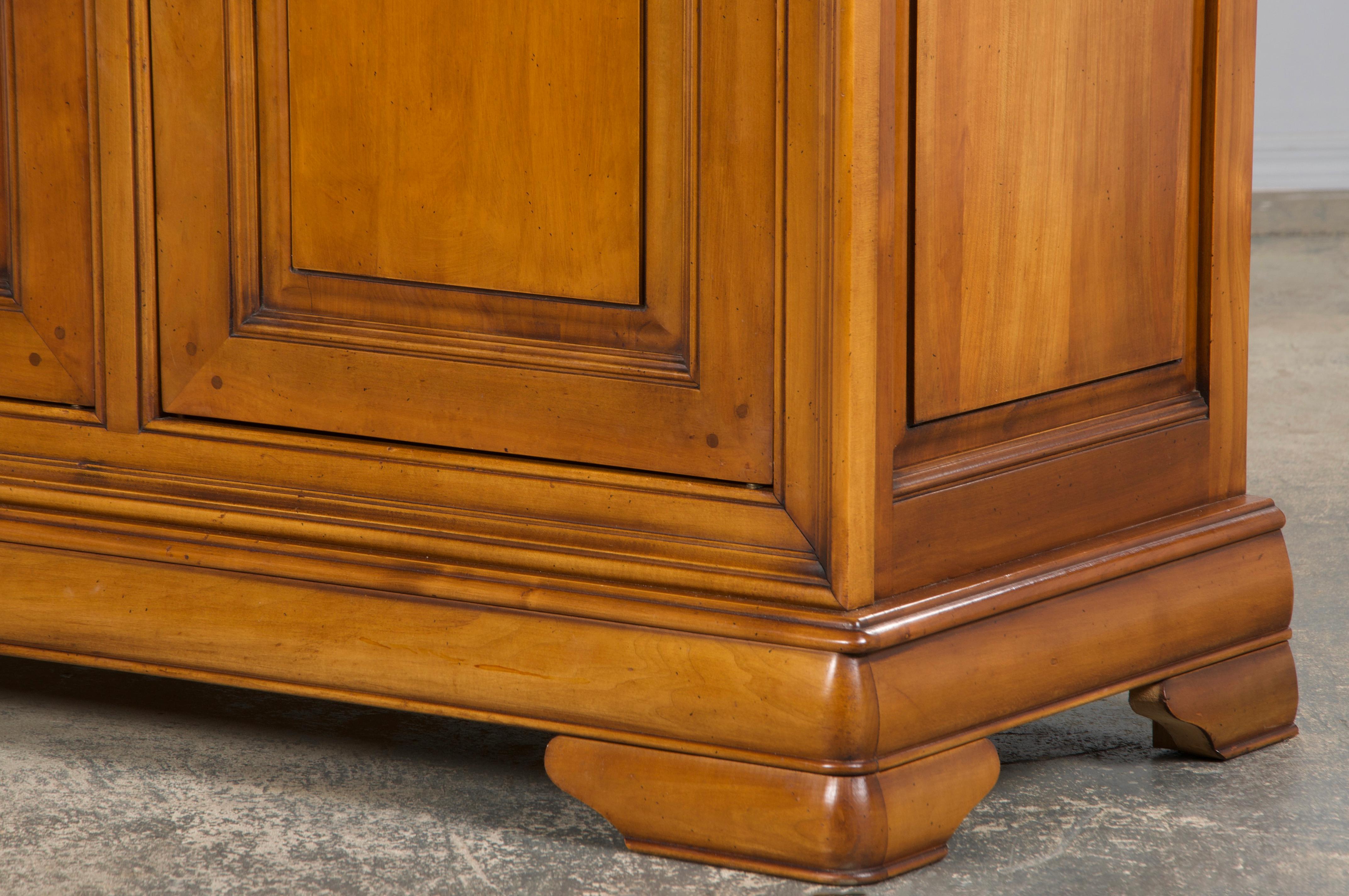 Credenza francese in stile Louis Philippe in legno d'acero in vendita 7