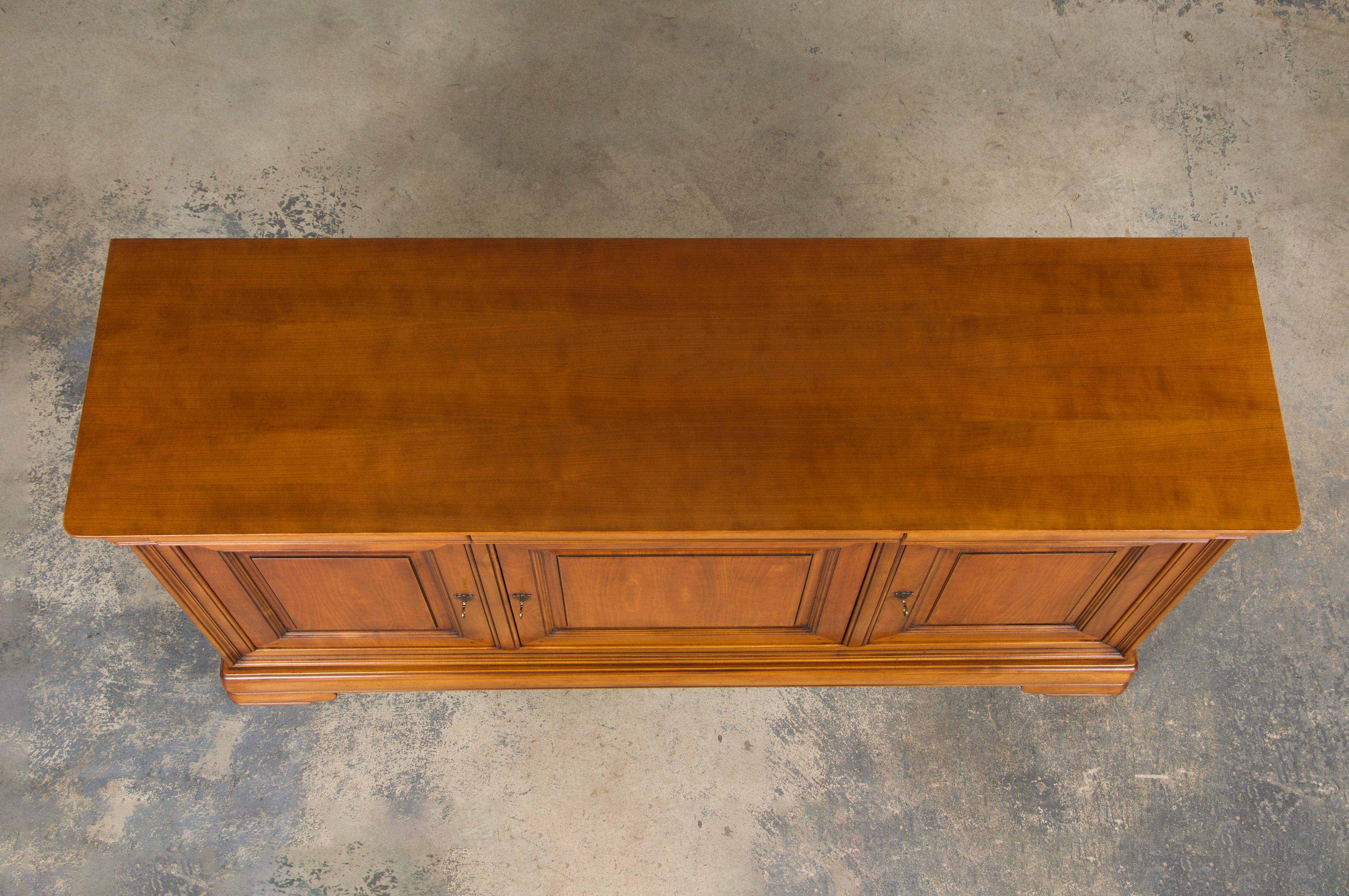 Luigi Filippo Credenza francese in stile Louis Philippe in legno d'acero in vendita