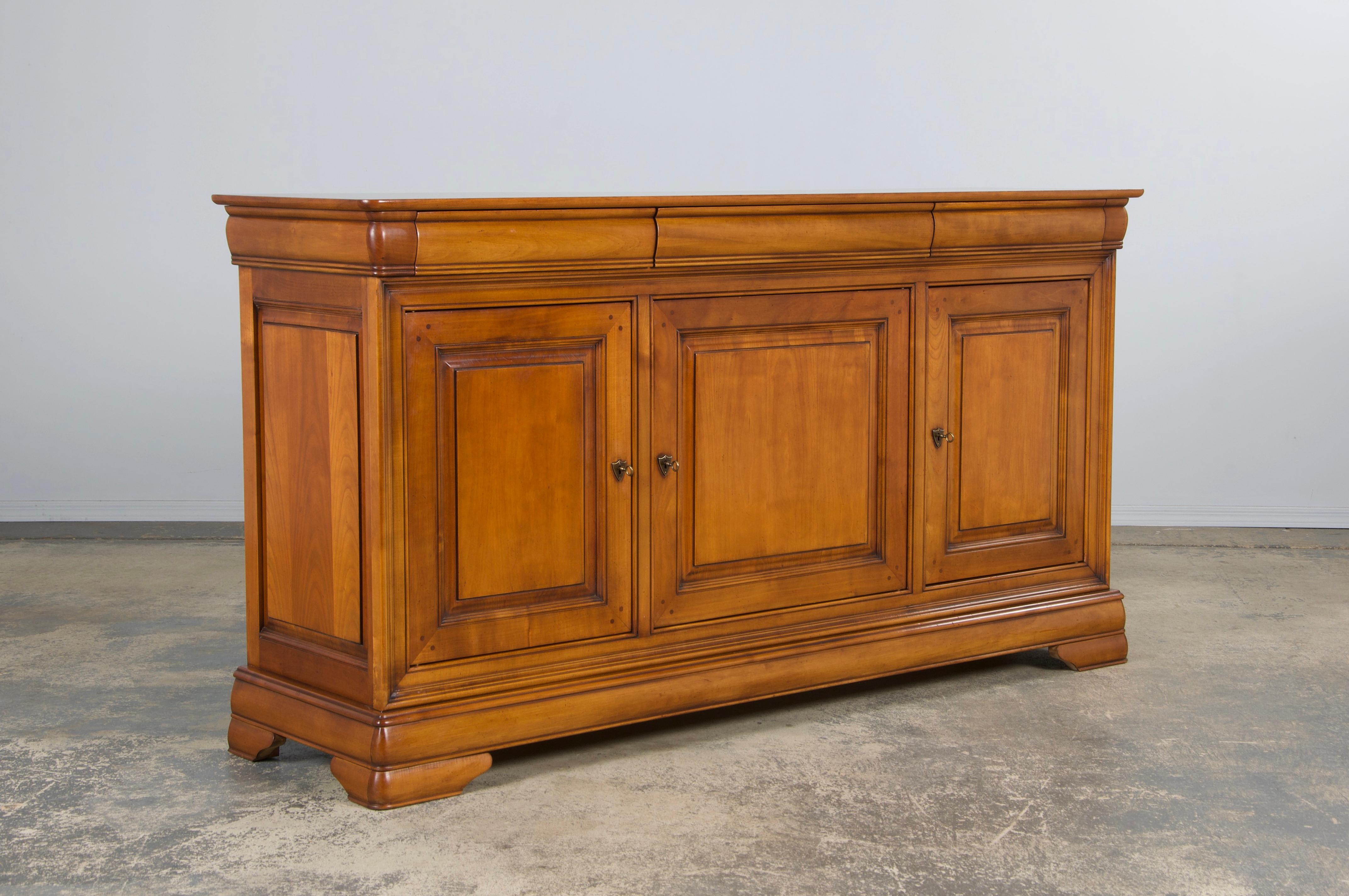 Acero Credenza francese in stile Louis Philippe in legno d'acero in vendita