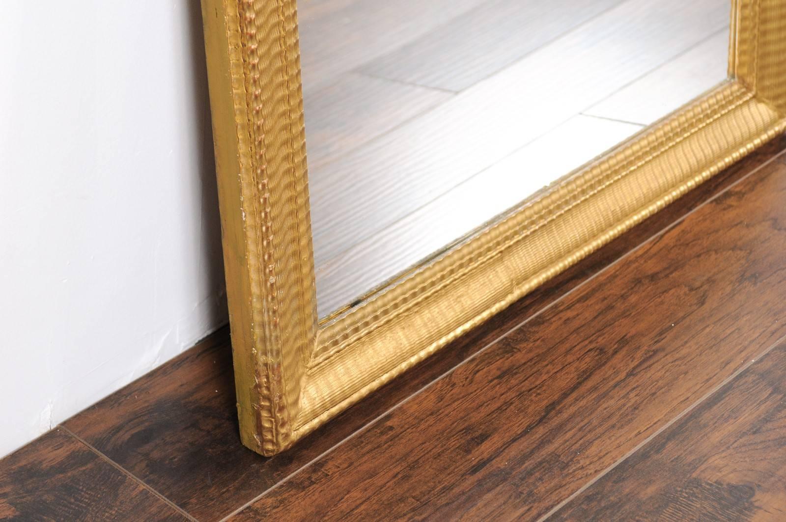 French Louis-Philippe Style Ridged Giltwood Mirror from the Early 20th Century 3