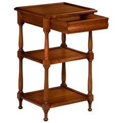 Table de service française de style Louis Philippe en cerisier massif, 1 tiroir et 2 étagères