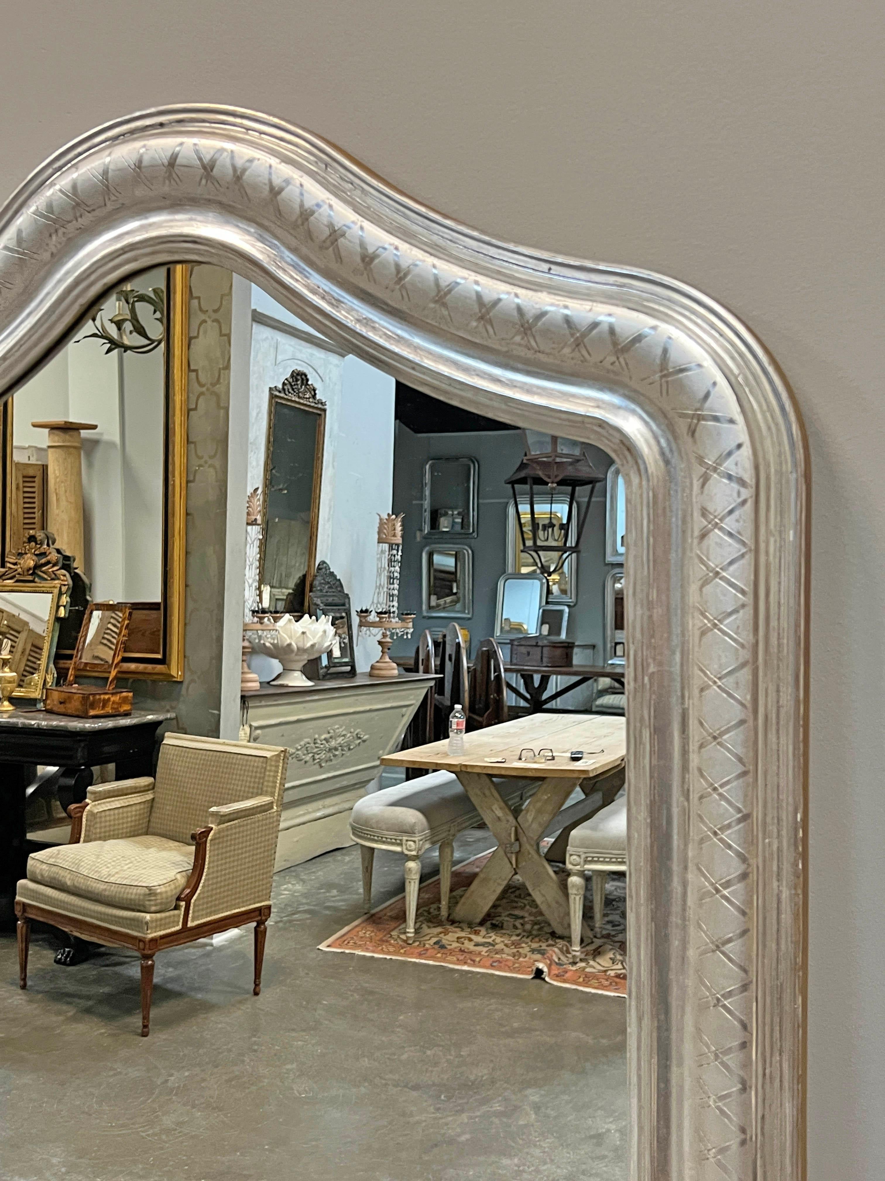 Sculpté Miroir français de style Louis Philippe en argent doré en vente