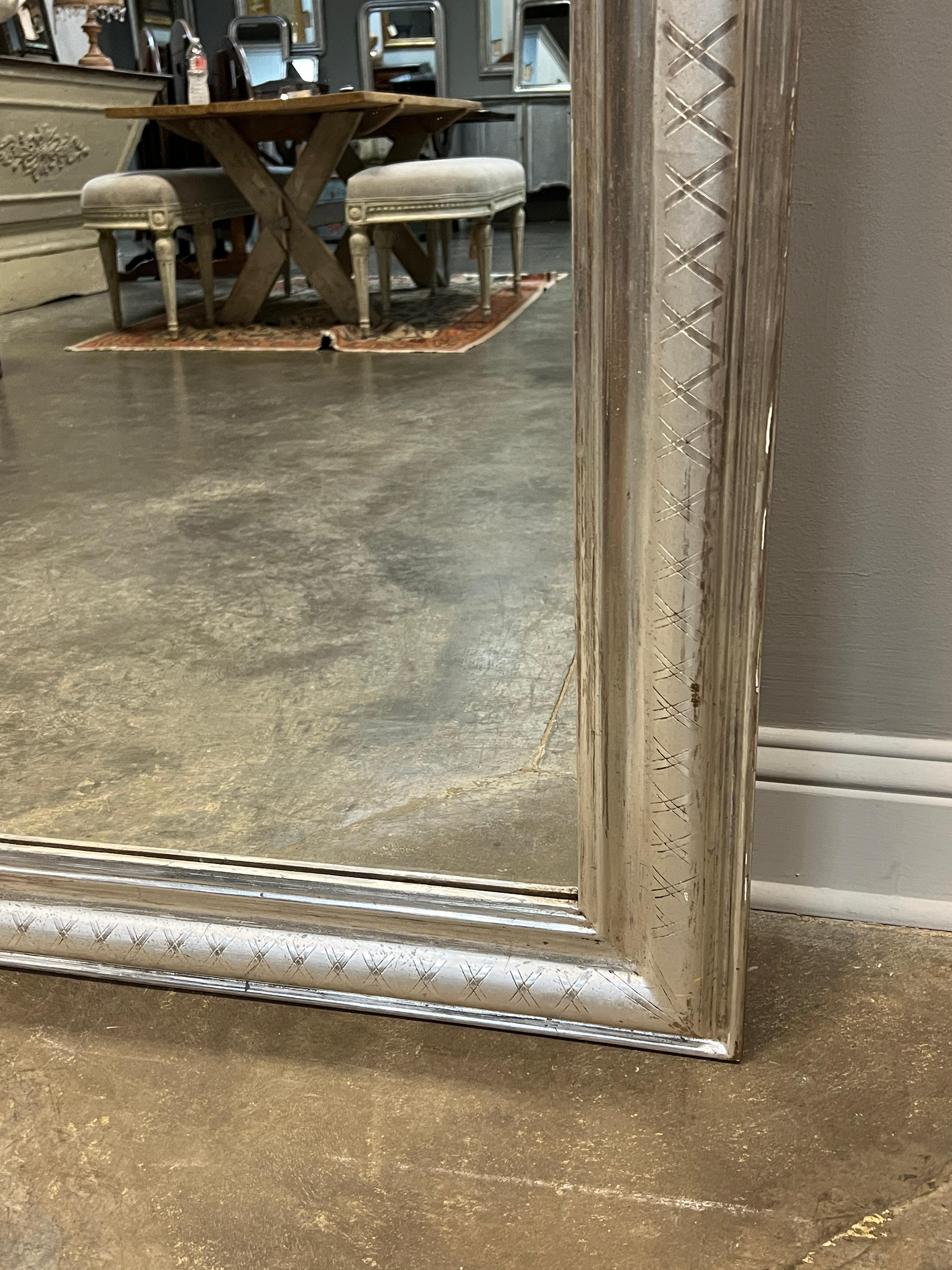 Miroir français de style Louis Philippe en argent doré Bon état - En vente à Houston, US