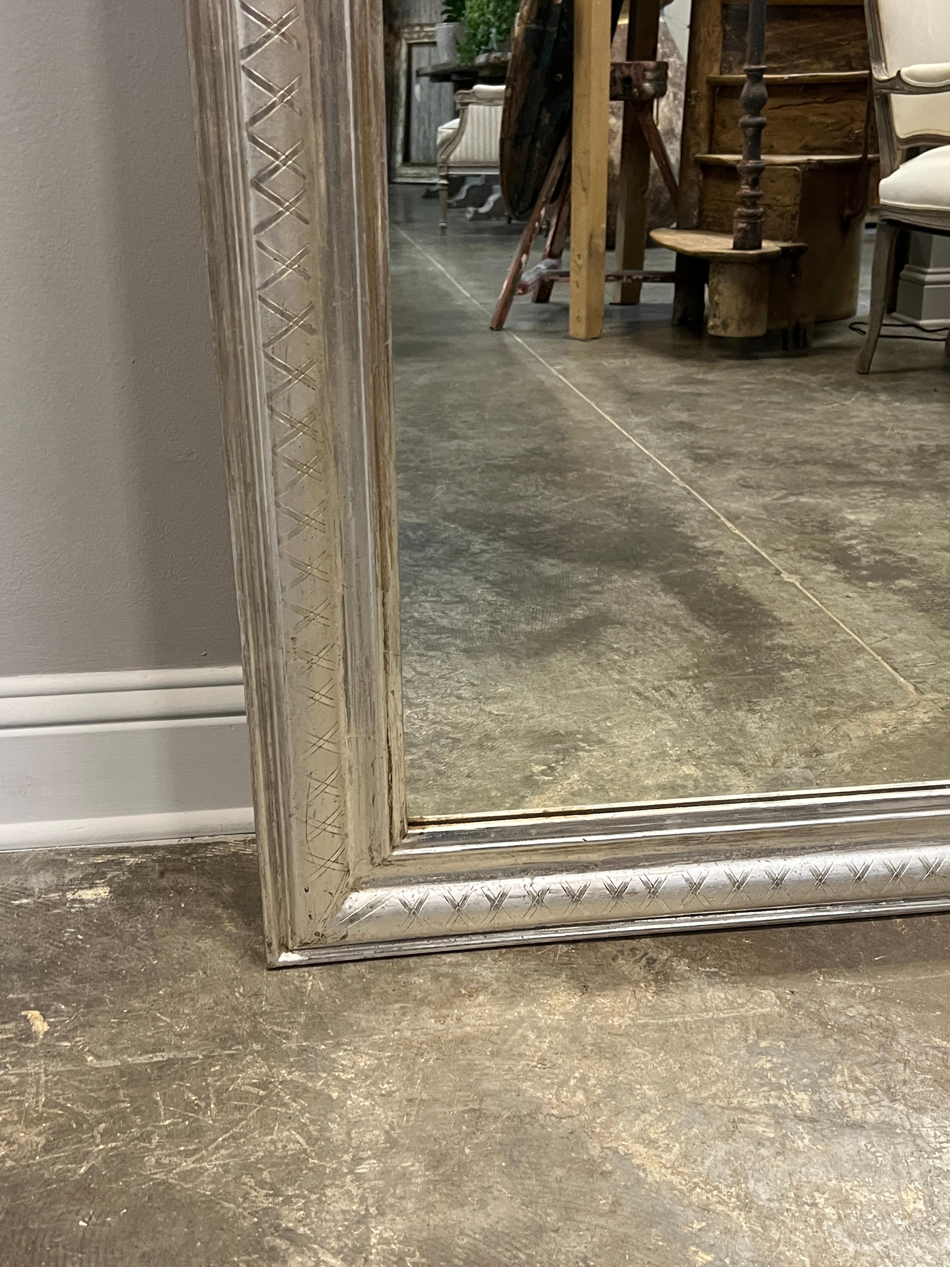 20ième siècle Miroir français de style Louis Philippe en argent doré en vente