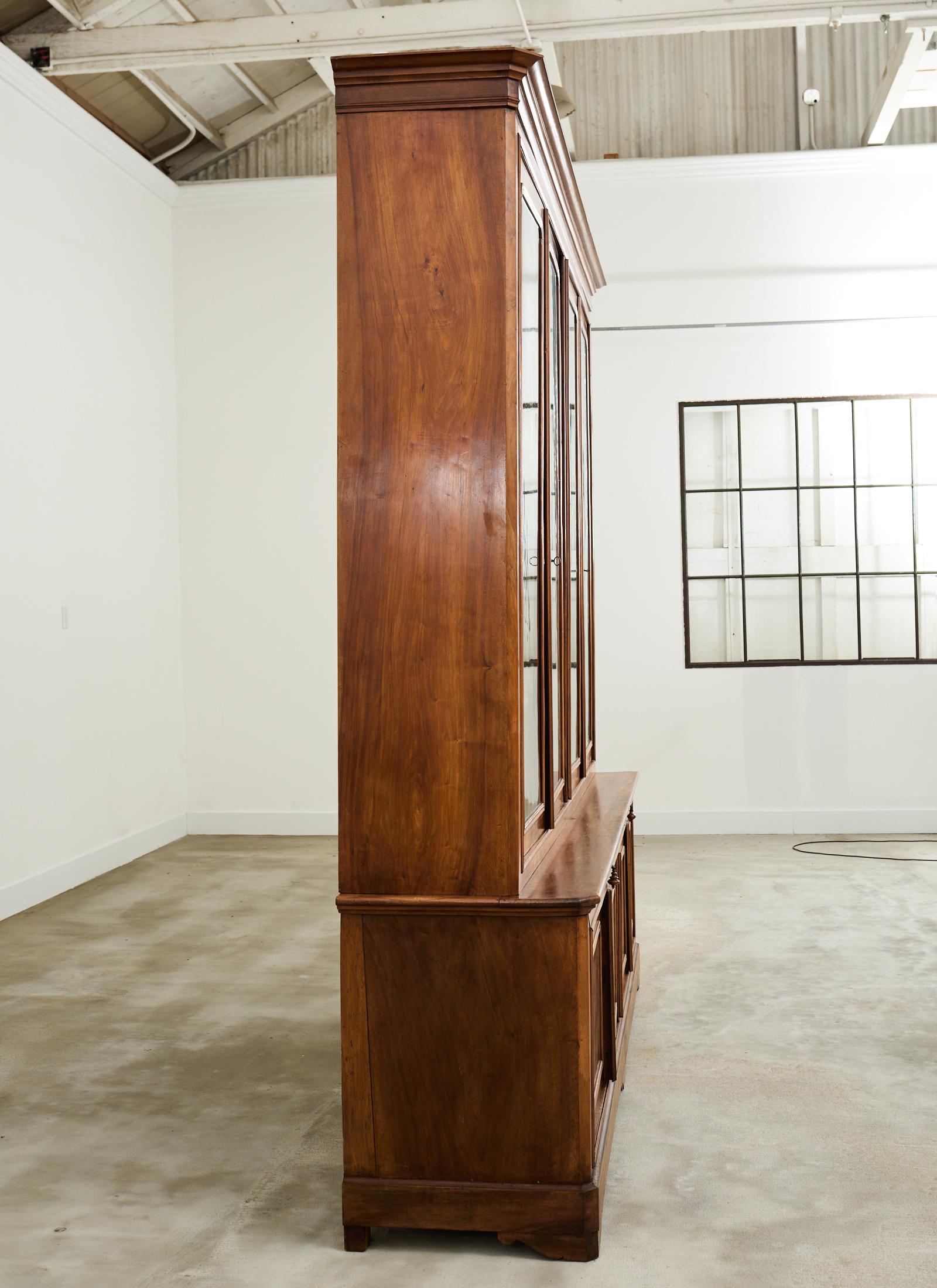 French Louis Philippe Style Walnut Library Bibliotheque Bookcase In Good Condition In Rio Vista, CA