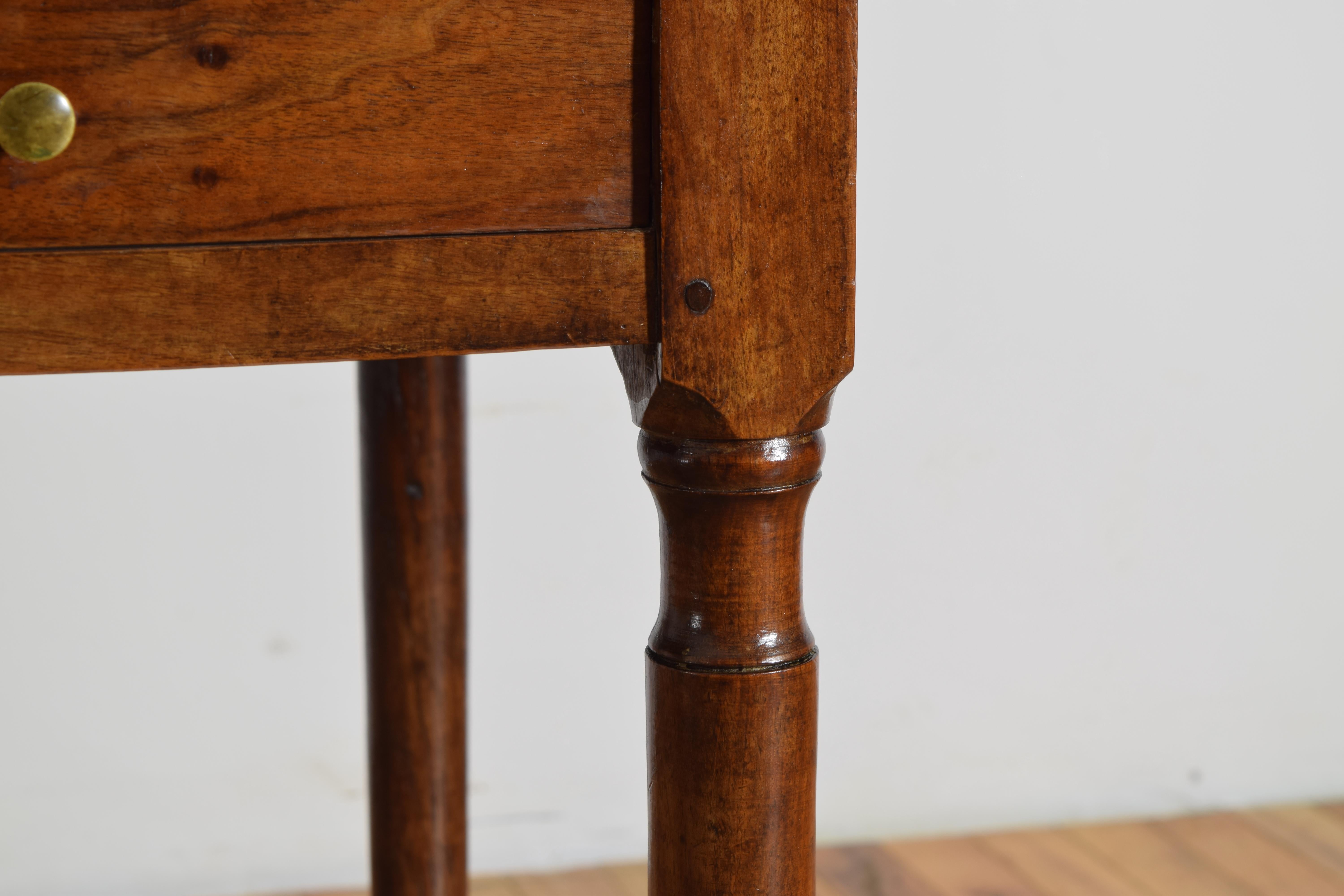 Noce Comodino in noce Louis Philippe a 1 porta e 1 cassetto, 1835 ca. in vendita