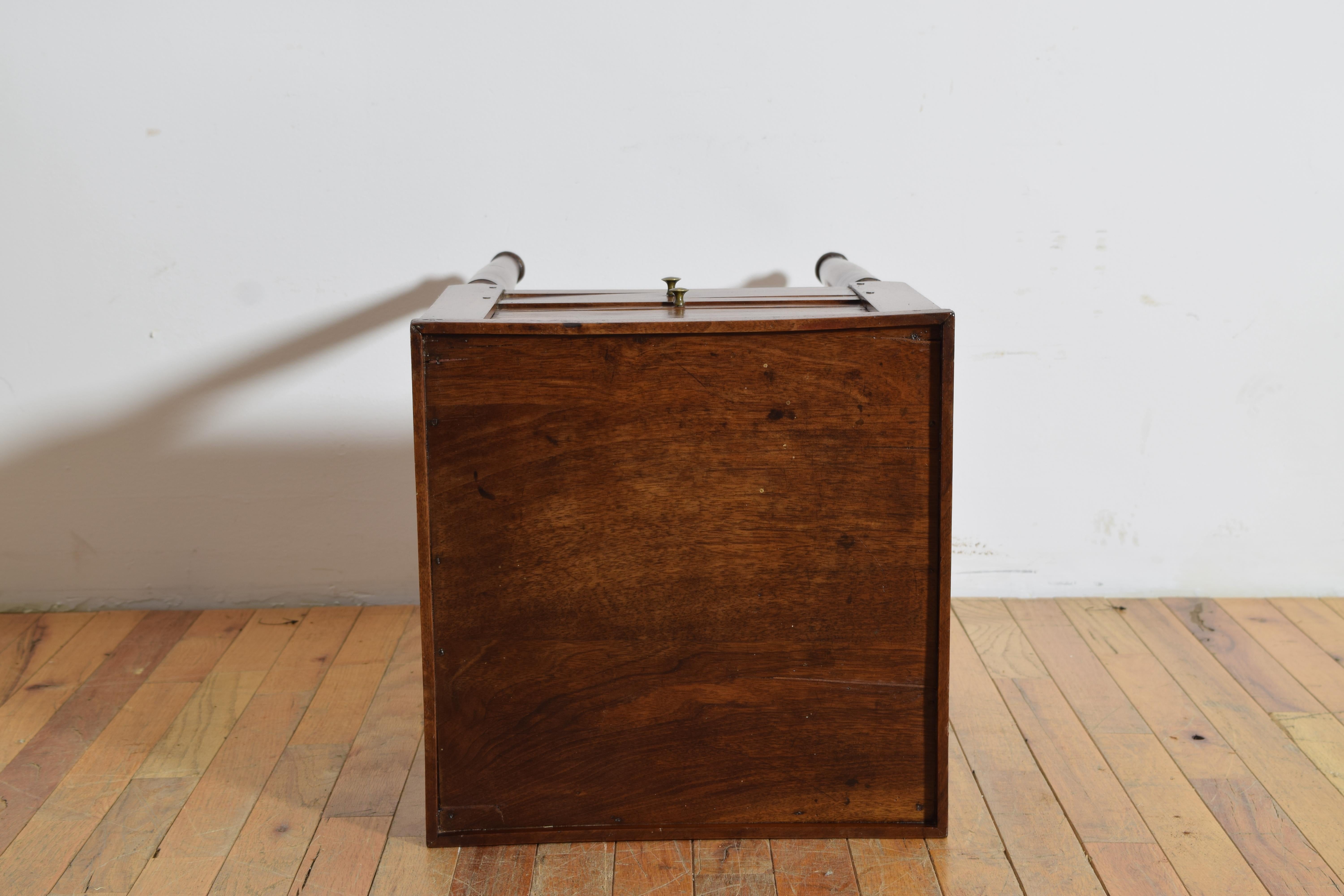 Comodino in noce Louis Philippe a 1 porta e 1 cassetto, 1835 ca. in vendita 2