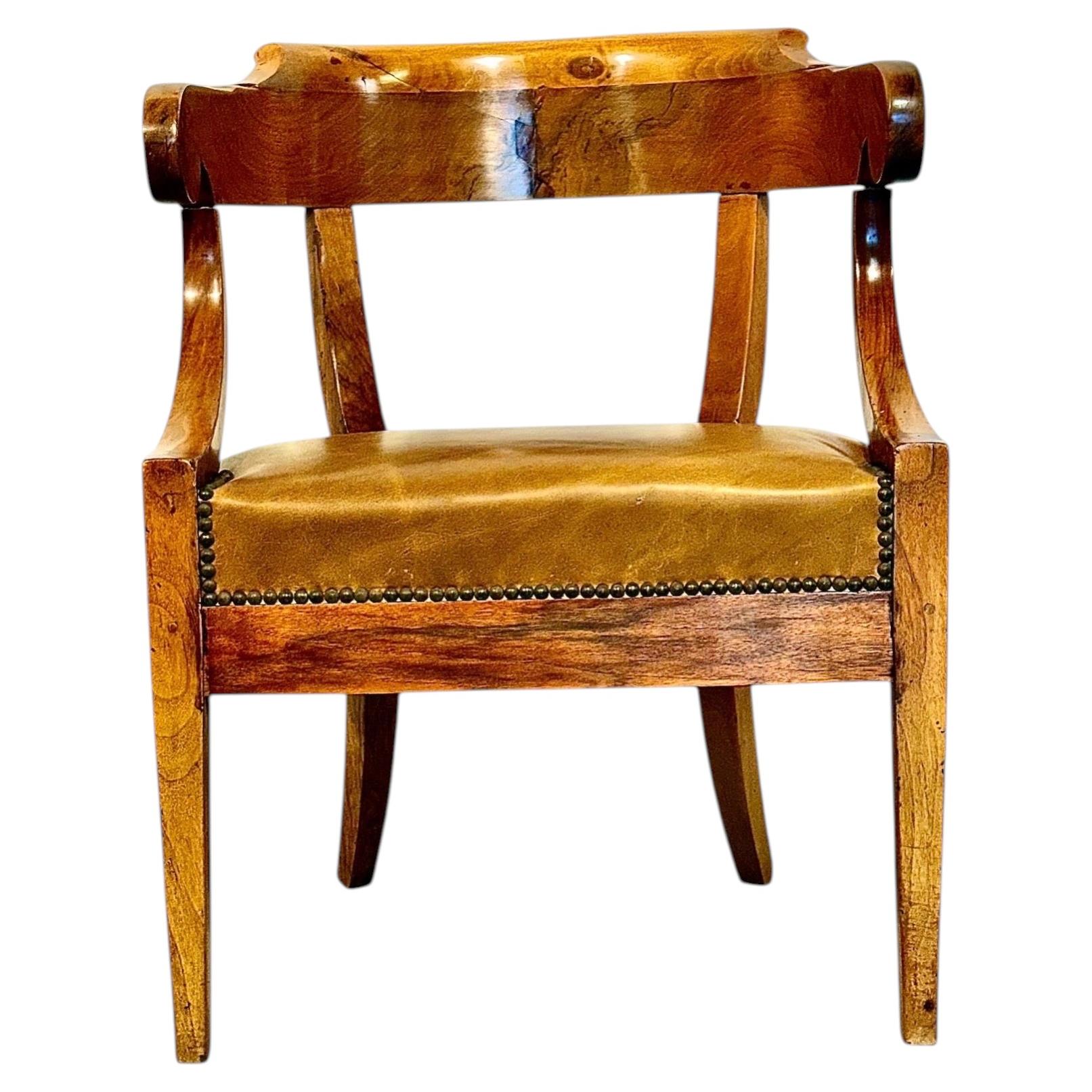 Fauteuil de bureau français de style Louis-Philippe en noyer, vers 1845