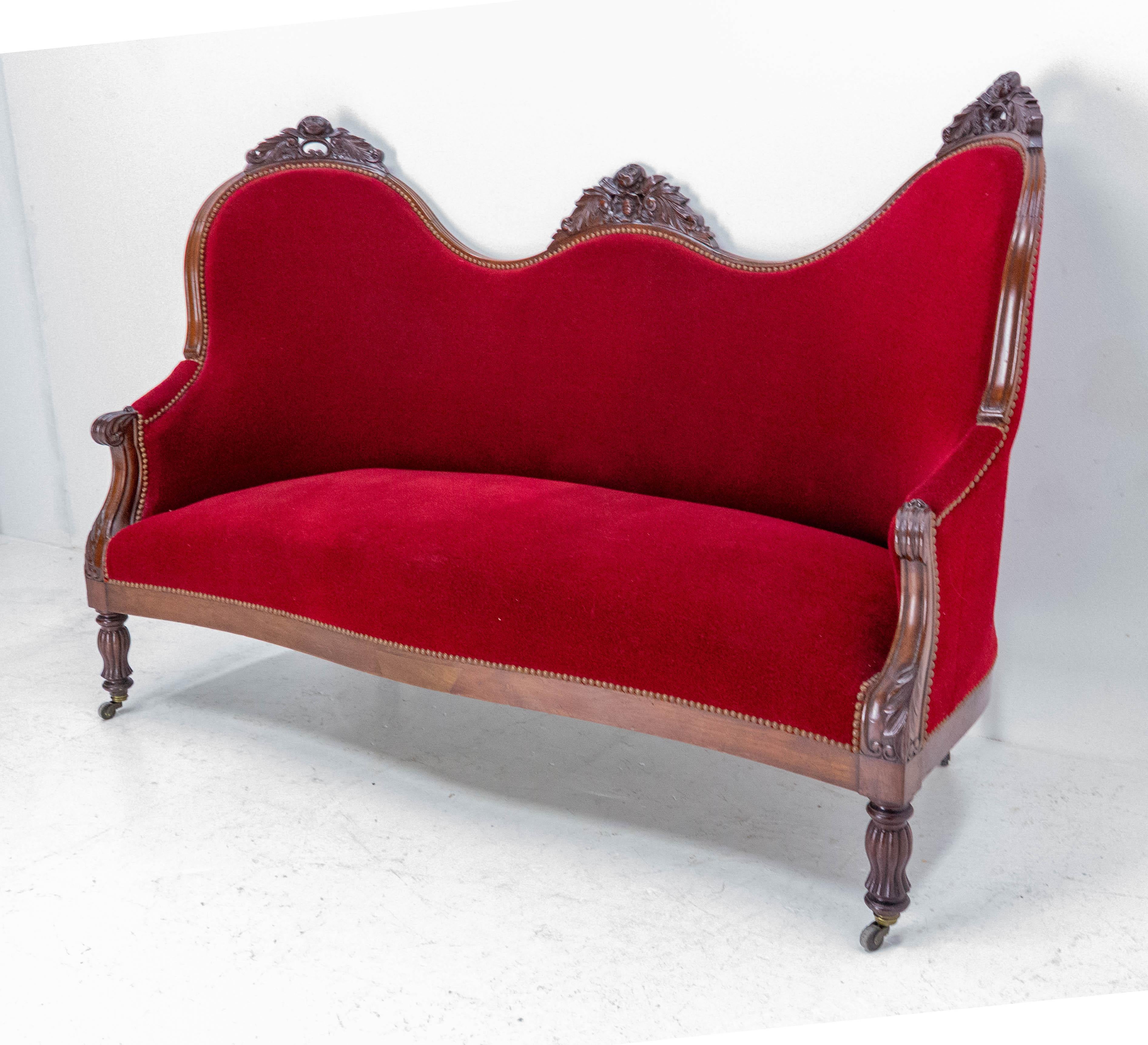 French Louis Philippe Walnut Red Sofa or Banquette French 19th Midcentury In Good Condition In Labrit, Landes