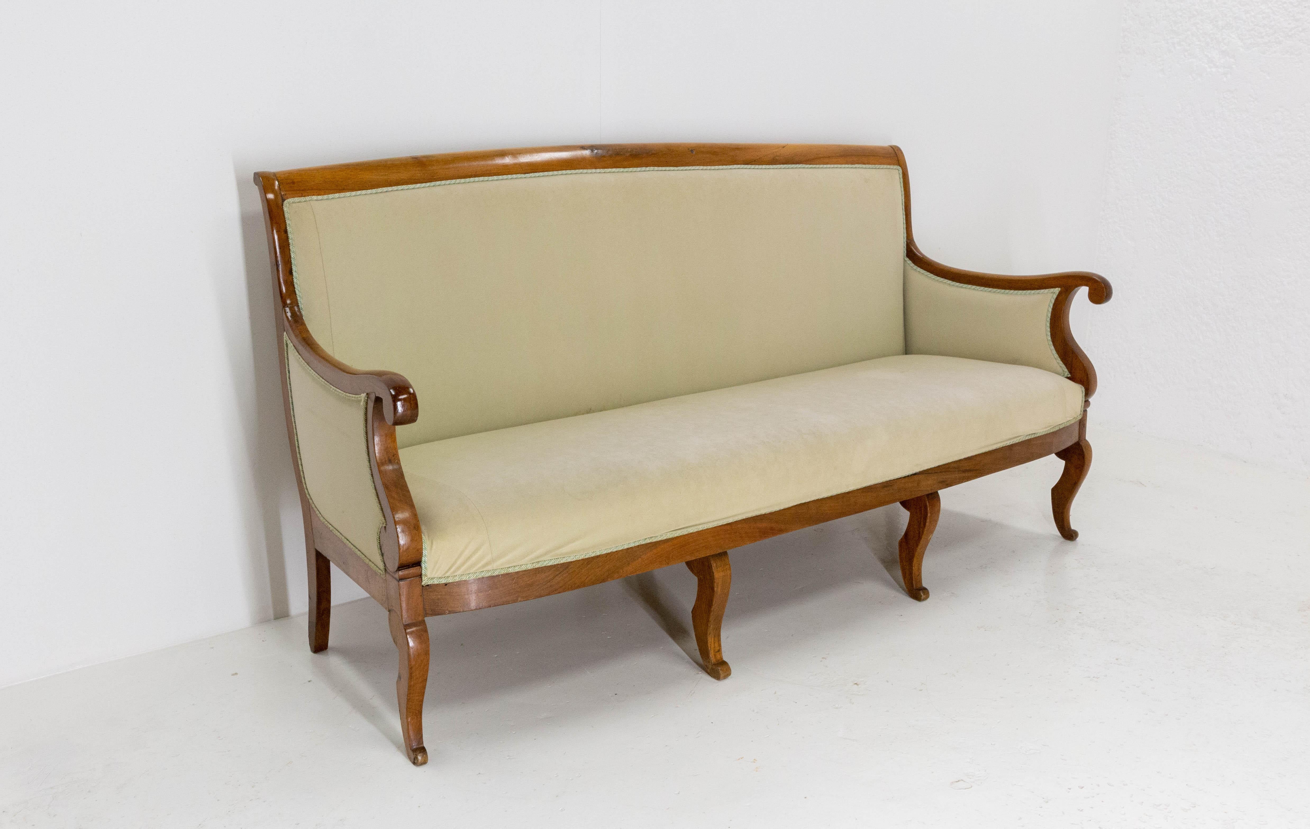 Louis Philippe Banquette or sofa
France circa 1850
Good seating but fabric needs to be changed
Walnut and upholstery

Shipping: 
W 180 D 70 H 93 cm 25 kg.

 