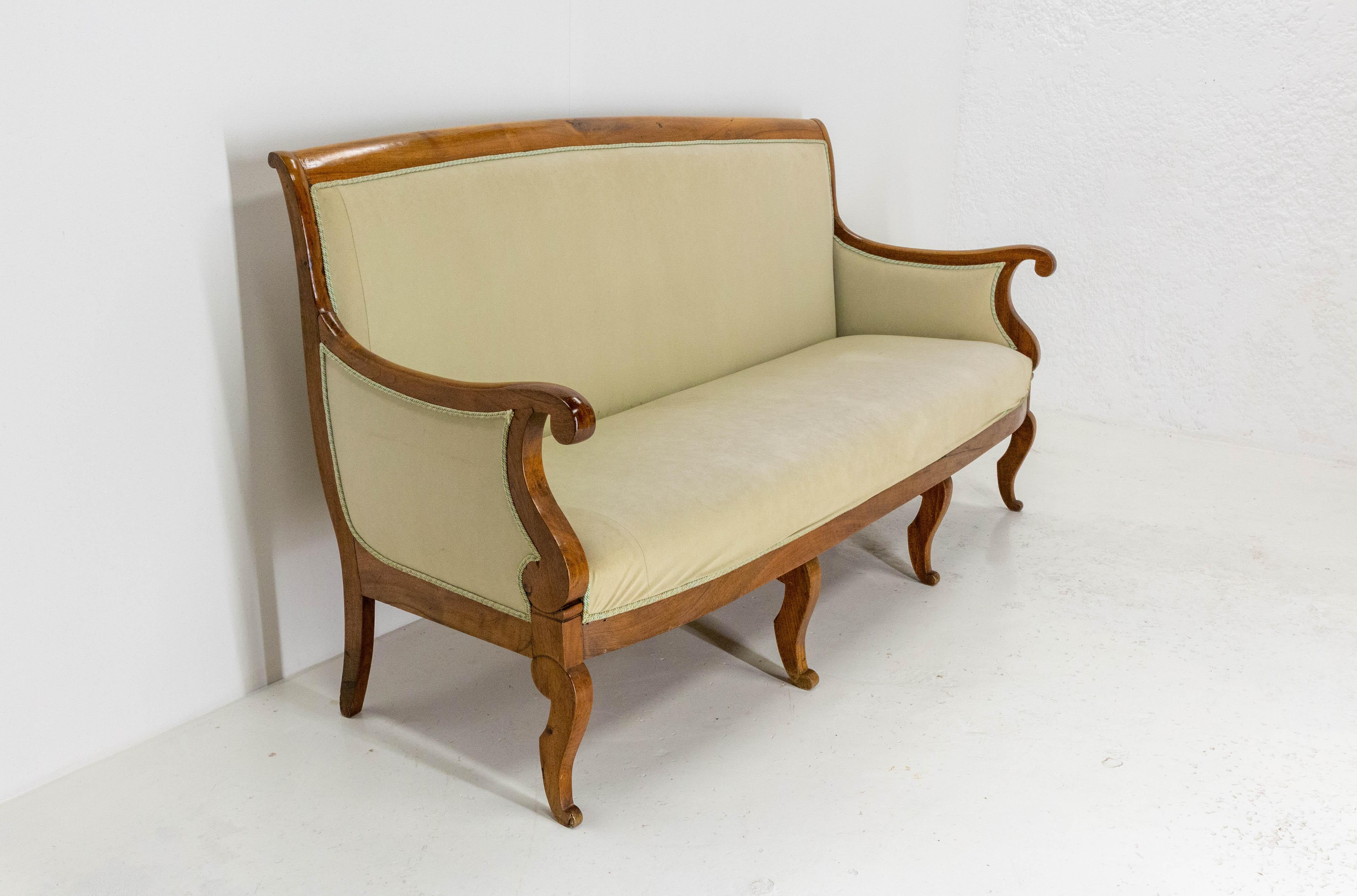 French Louis Philippe Walnut Sofa or Banquette French 19 th Midcentury In Good Condition In Labrit, Landes