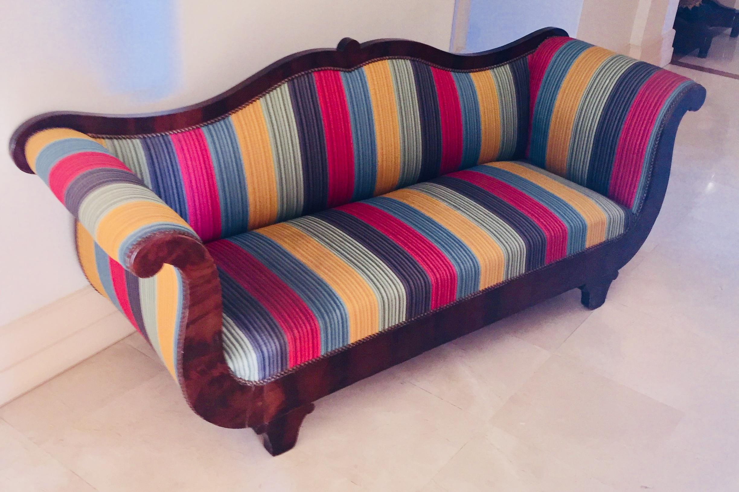 French Louis Phill Bench, Day Bed in Mahogan Yellow Blue Red Soft Stipes Fabric In Good Condition For Sale In Miami, FL
