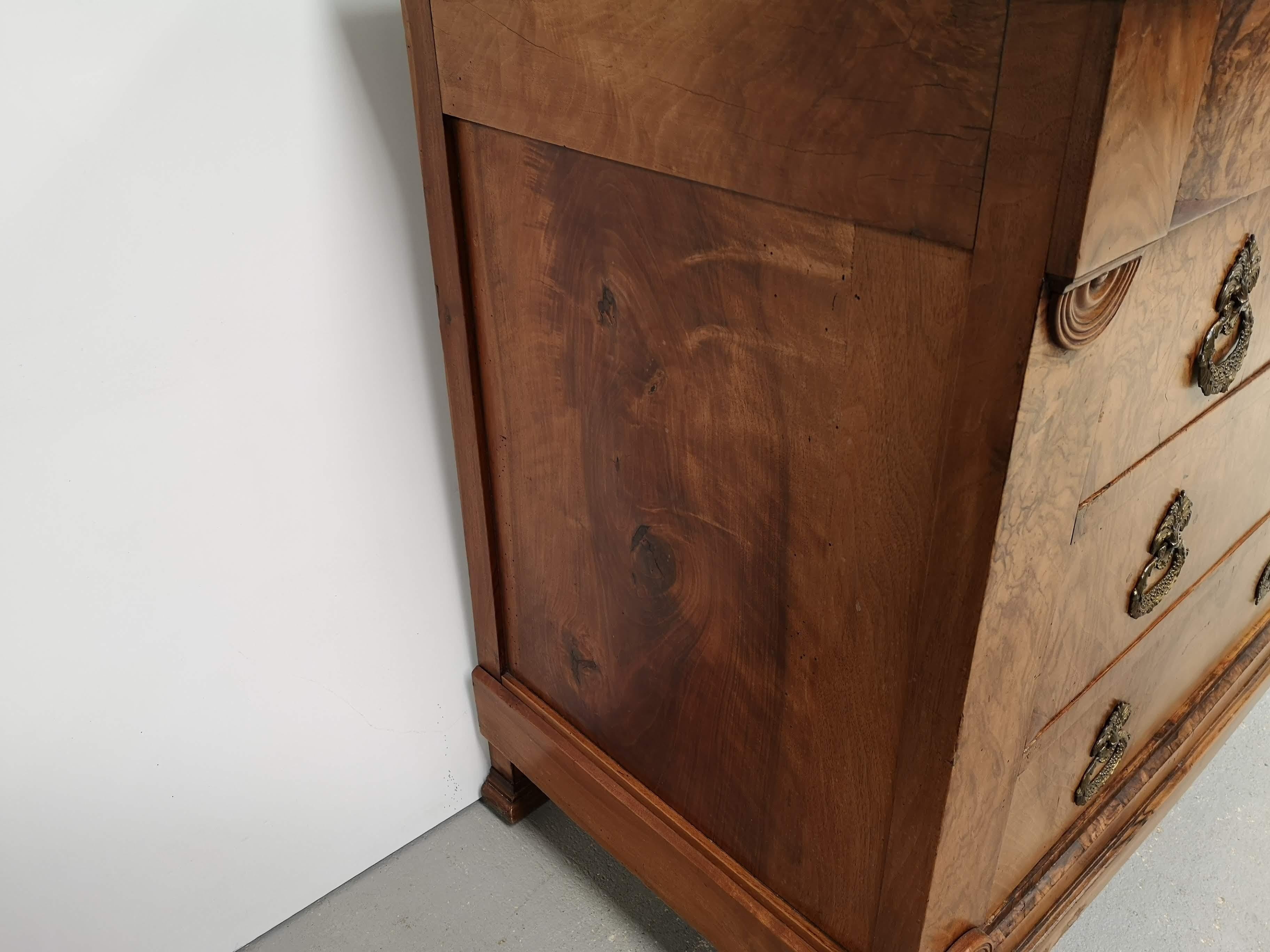 French Louis Phillipe Walnut Chest of Drawers In Good Condition In GUÉCÉLARD, FR