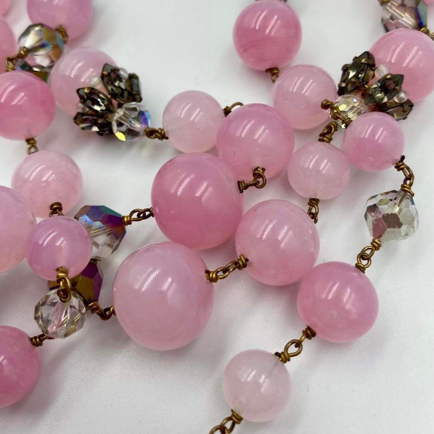 Il francese Louis Rousselet. Collana in vetro rosa Gripoix in vendita 7