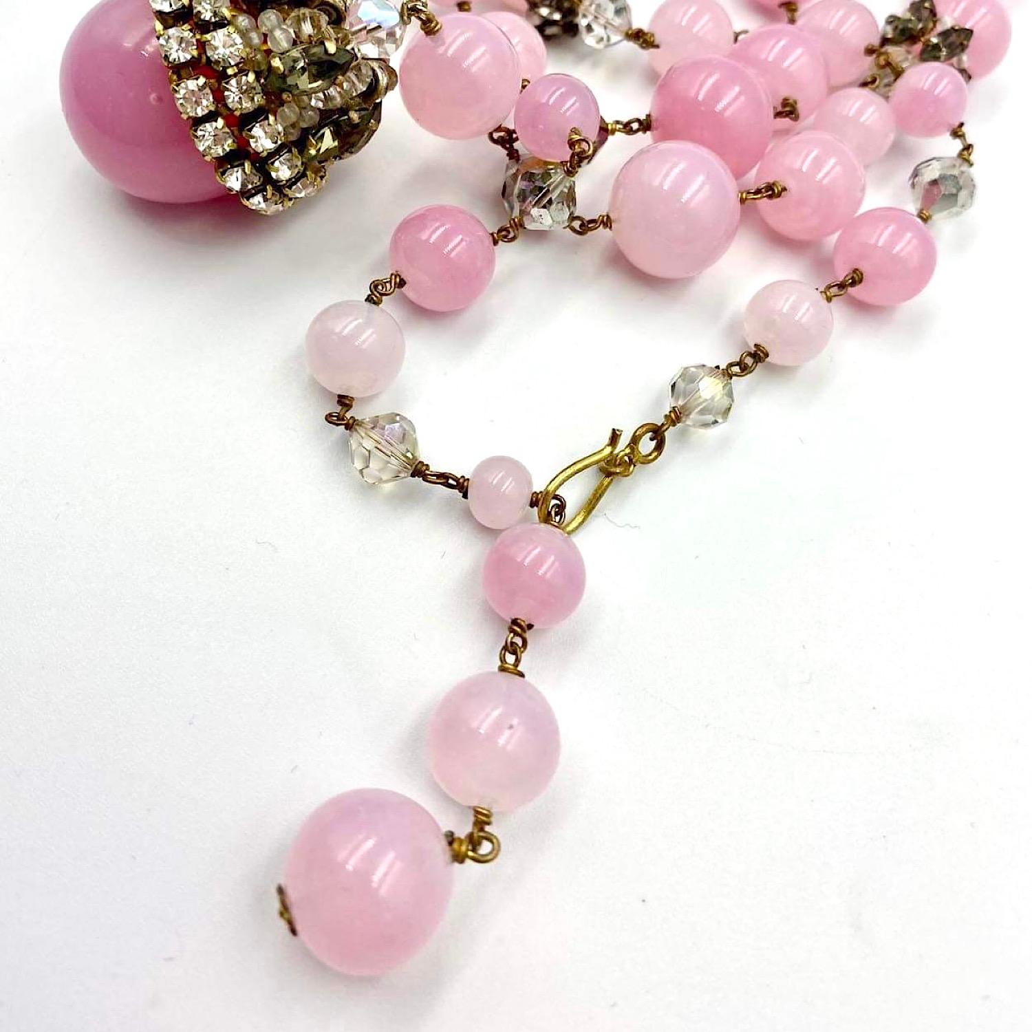 Il francese Louis Rousselet. Collana in vetro rosa Gripoix in vendita 6