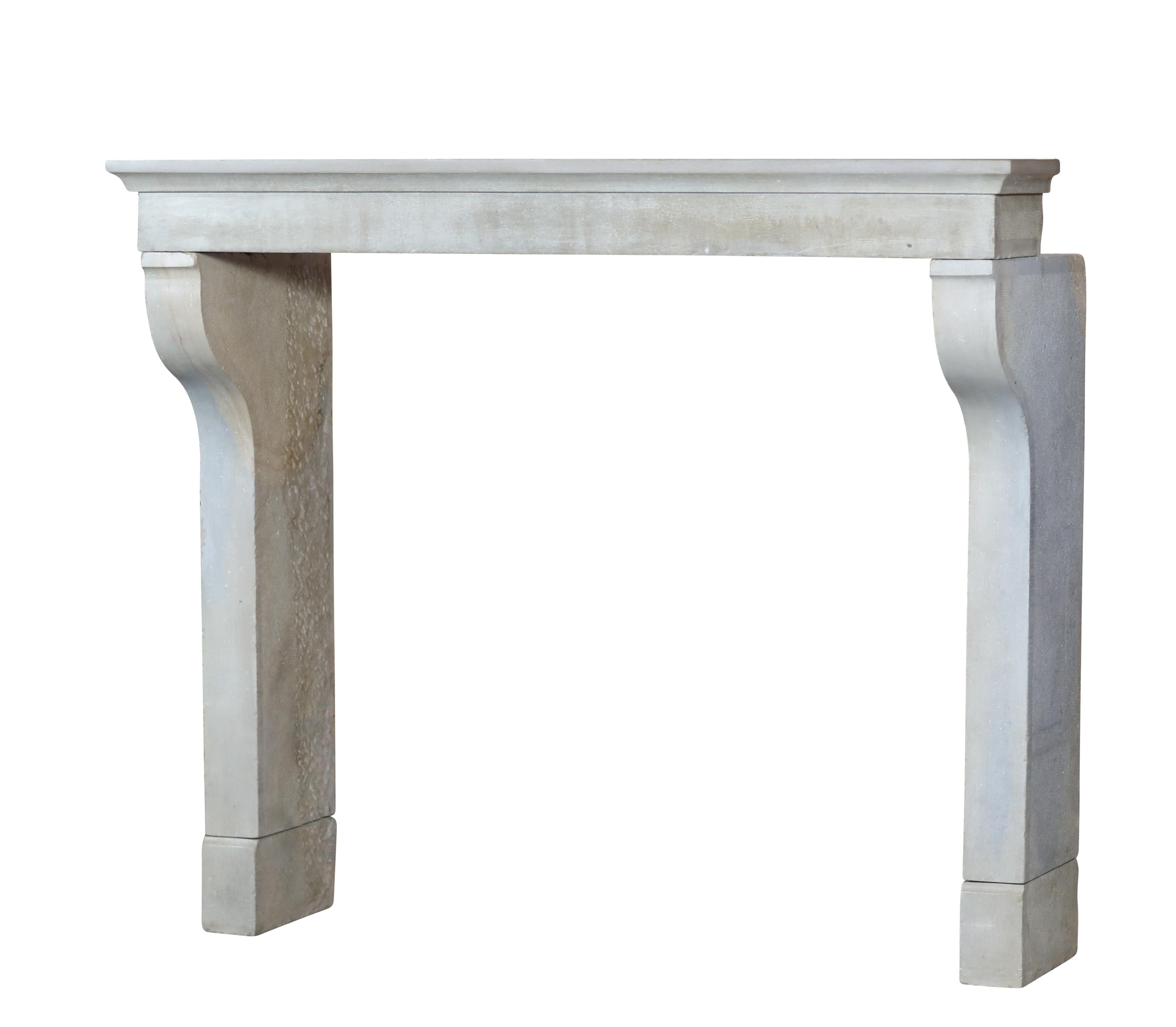 French Louis XIII Country Style Living Limestone Fireplace Mantle In Good Condition For Sale In Beervelde, BE