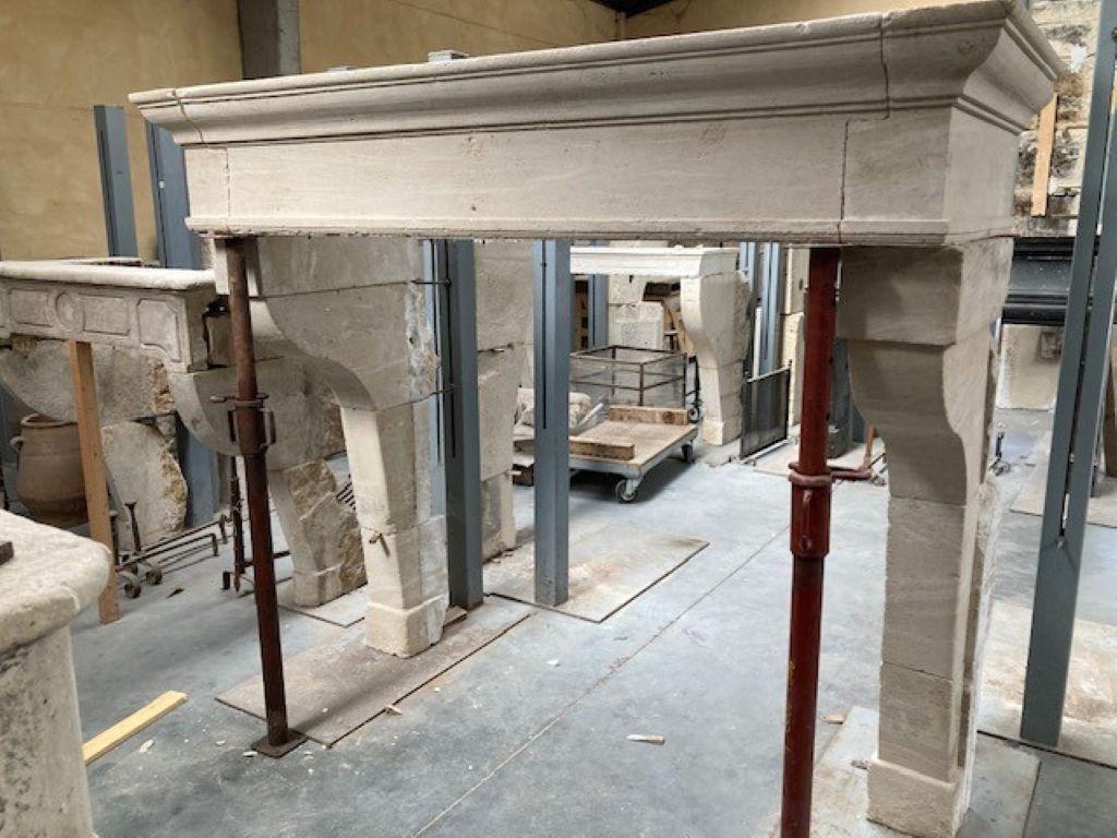Louis XIII fireplace mantel, in French limestone.
Inside dimensions : 156cm wide x 143cm high
Depth : 26cm / 71cm