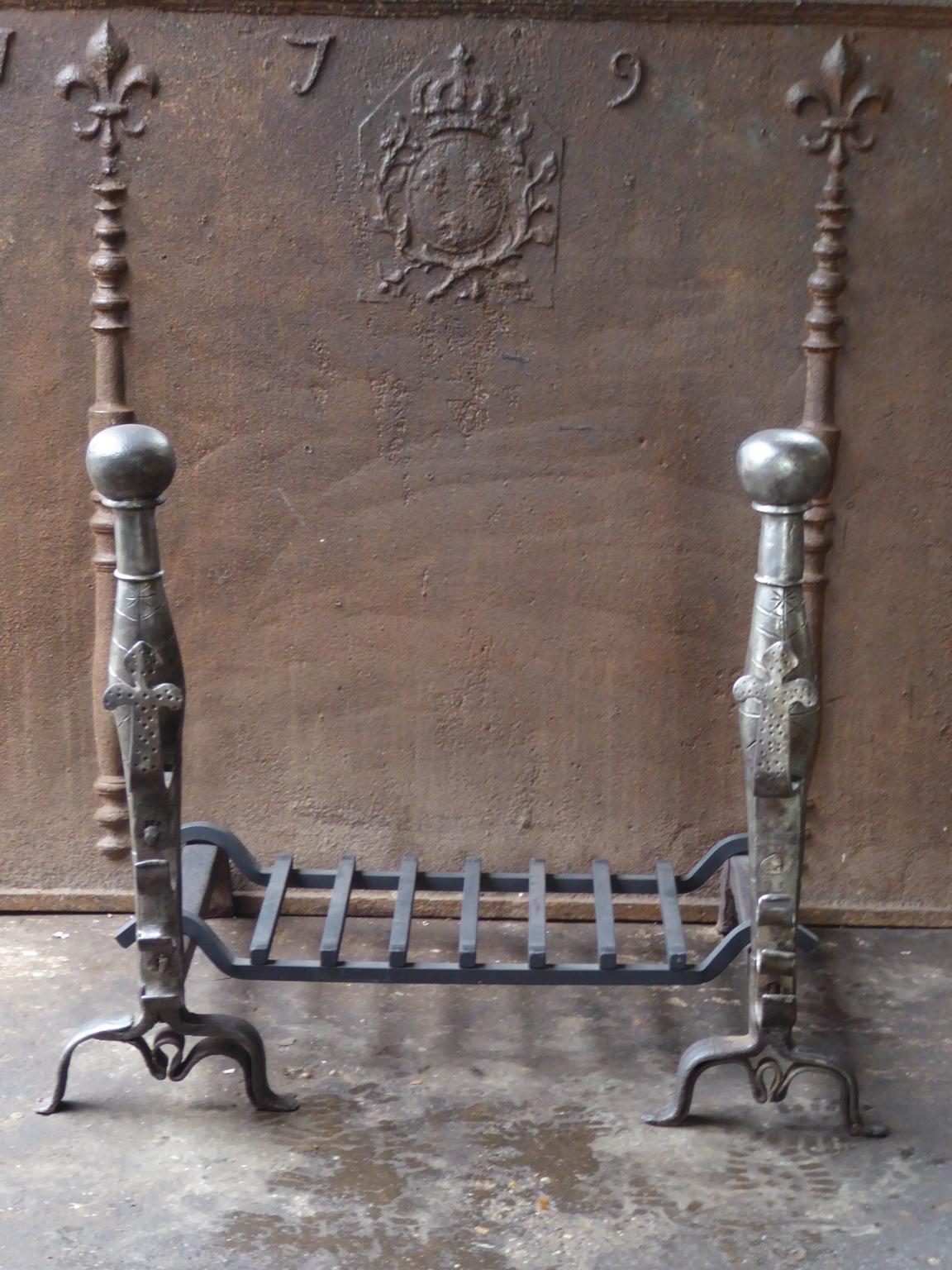 17th century French Louis XIII period fire grate. Made of beautifully forged and carved wrought iron. The condition is good.

The width at the front is 78 cm (30.7 inches).




 