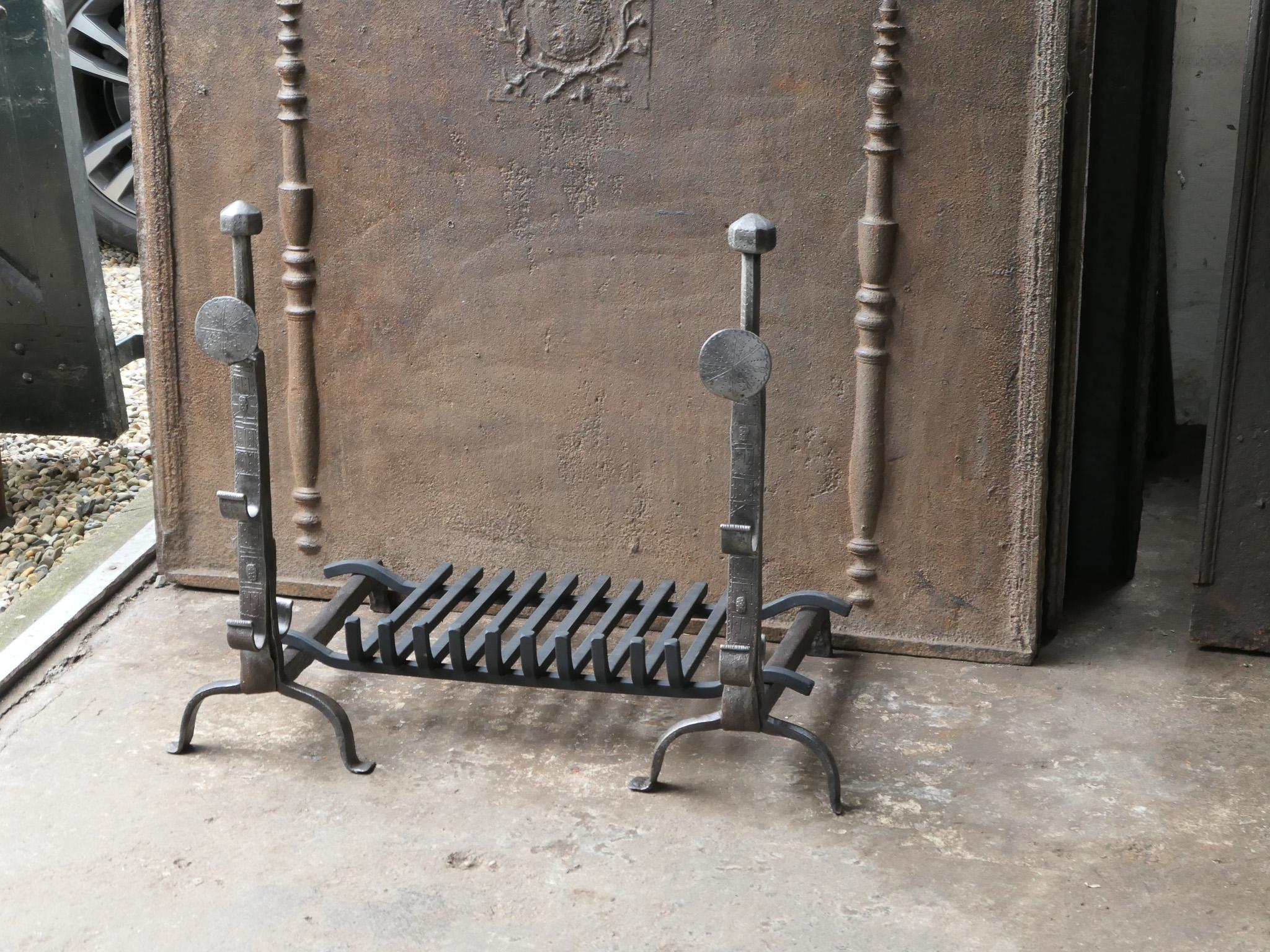 French Louis XIII Period Fireplace Grate or Fire Basket, 17th Century In Good Condition For Sale In Amerongen, NL