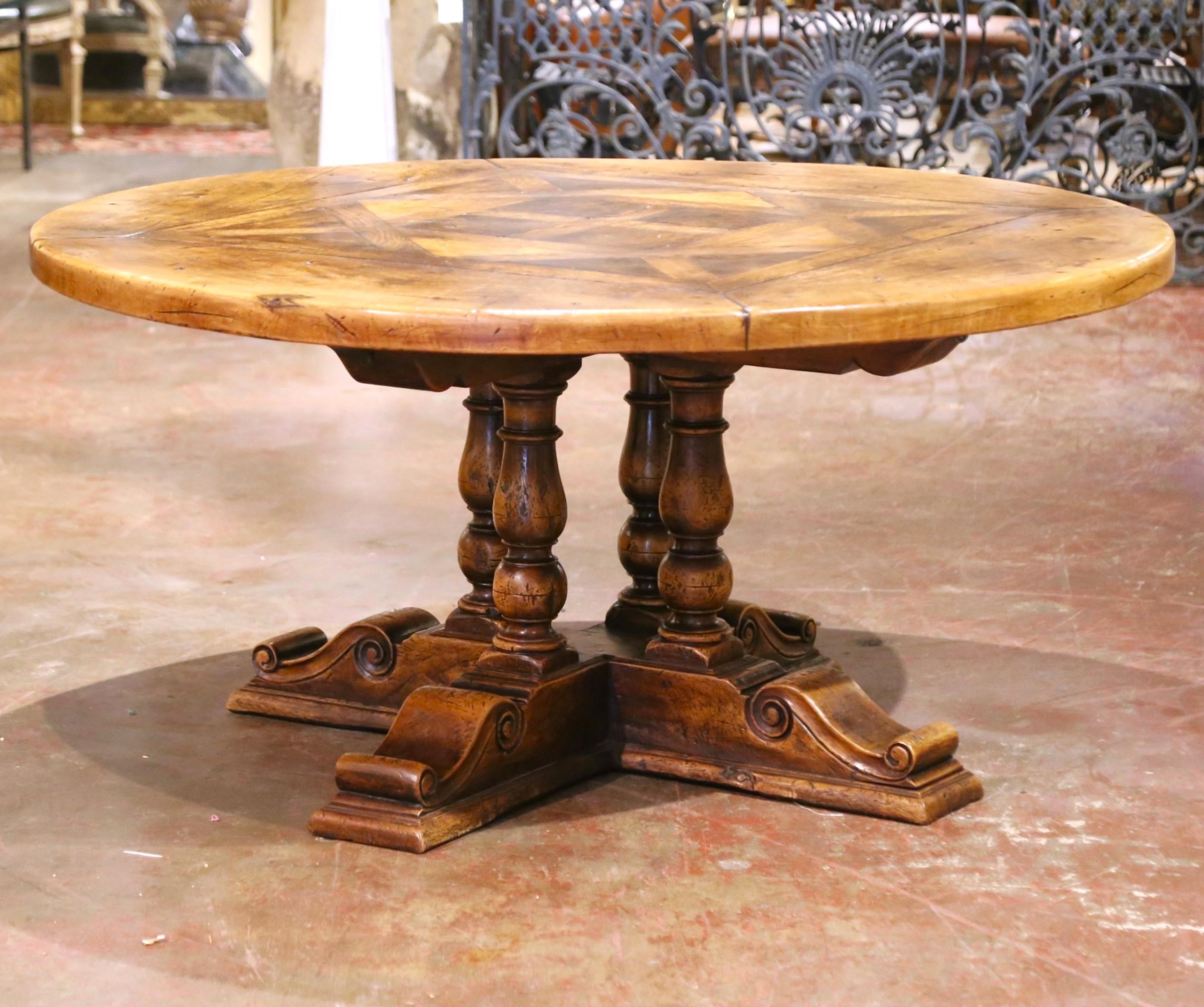 French Louis XIII Round Inlaid Walnut, Chestnut and Oak Dining Table on Pedestal For Sale 1