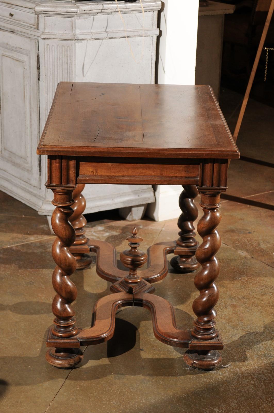 French Louis XIII Style 1810s Walnut Table with Drawer and Barley Twist Legs 1