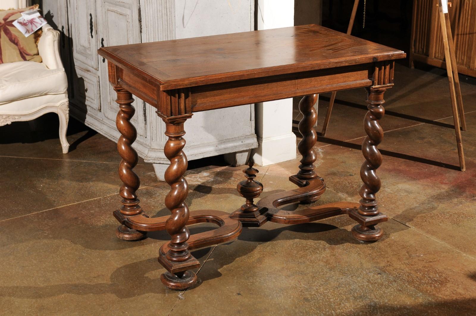 French Louis XIII Style 1810s Walnut Table with Drawer and Barley Twist Legs 3