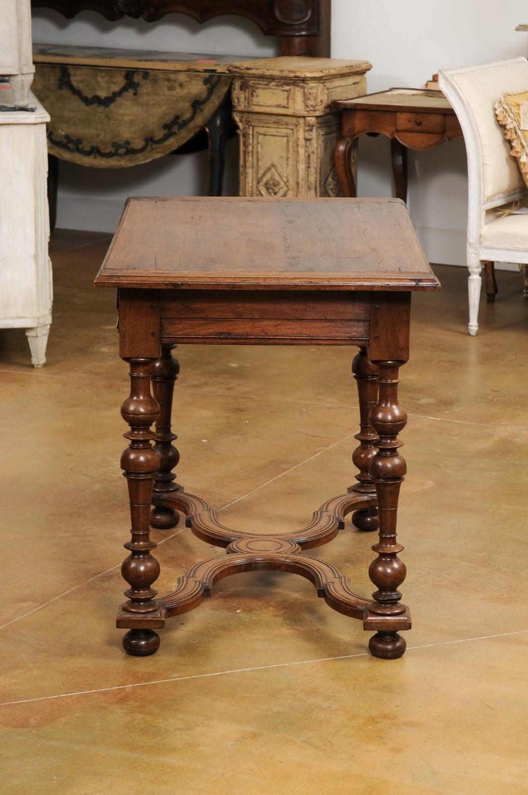 French Louis XIII Style 1890s Walnut Side Table with Curving X-Form Stretcher For Sale 4