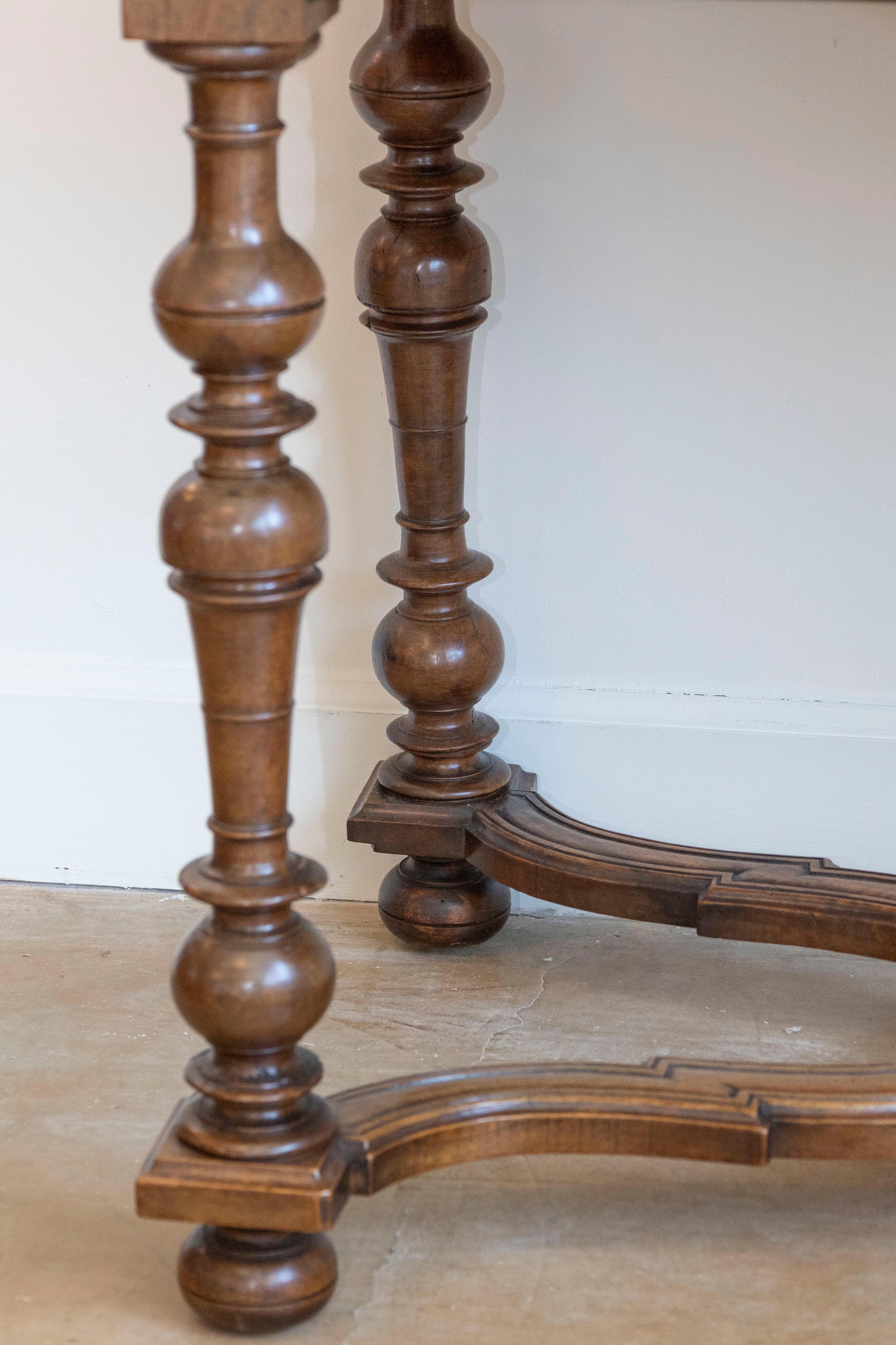 19th Century French Louis XIII Style 1890s Walnut Side Table with Curving X-Form Stretcher