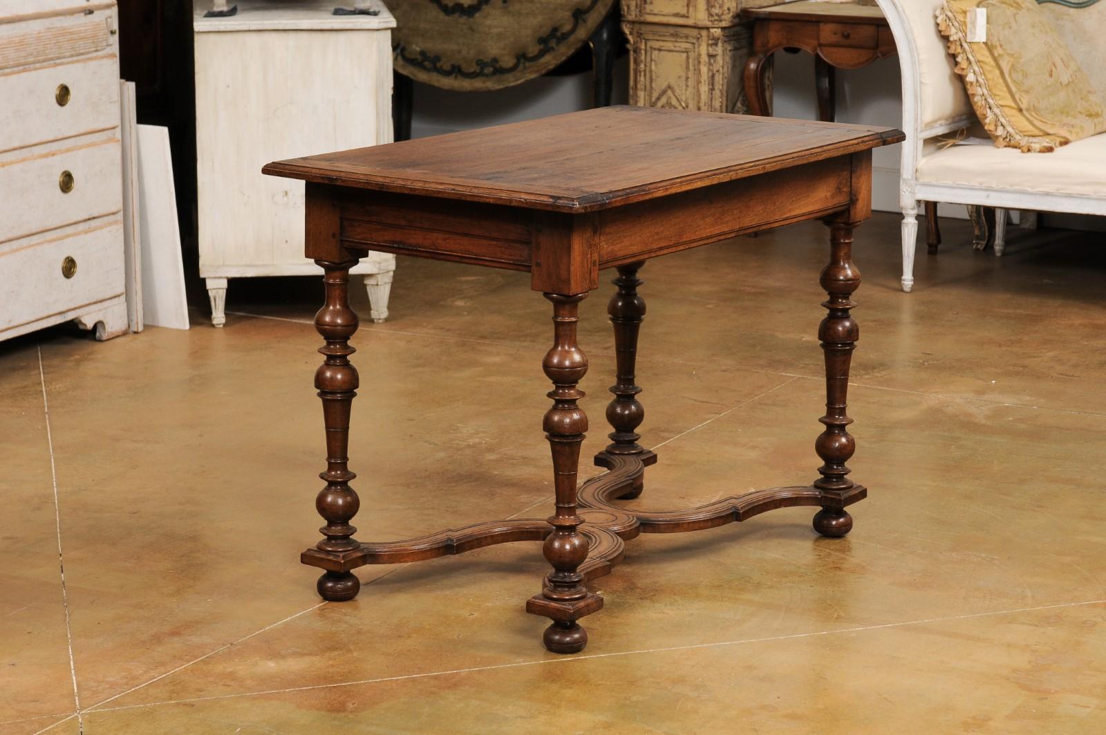French Louis XIII Style 1890s Walnut Side Table with Curving X-Form Stretcher For Sale 3