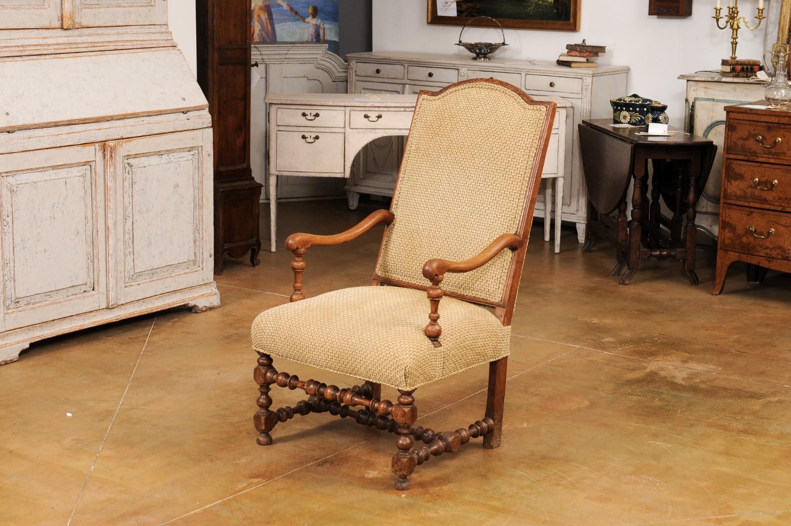 French Louis XIII Style 19th Century Walnut Armchair with Turned Base For Sale 7