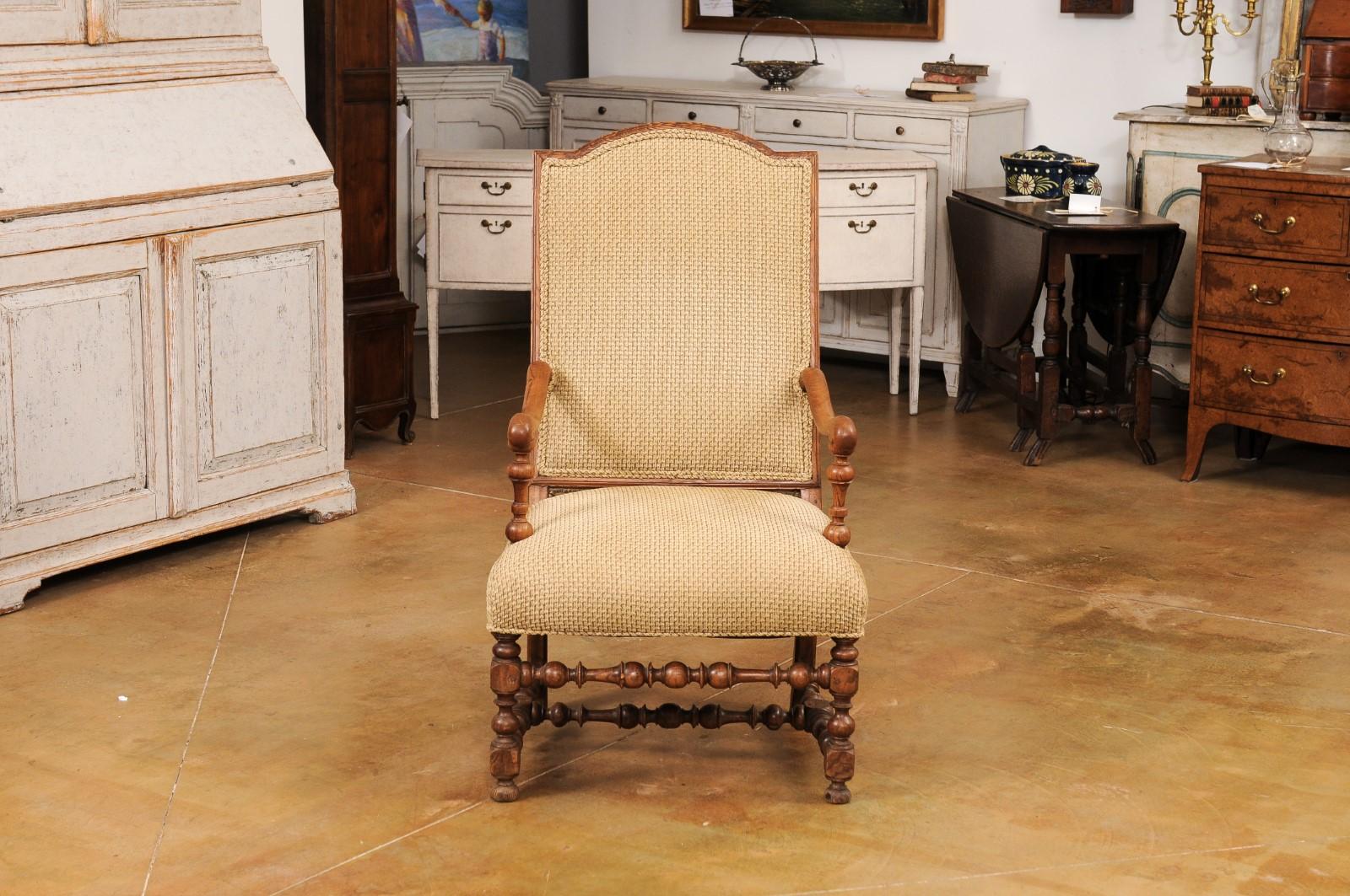 French Louis XIII Style 19th Century Walnut Armchair with Turned Base For Sale 8