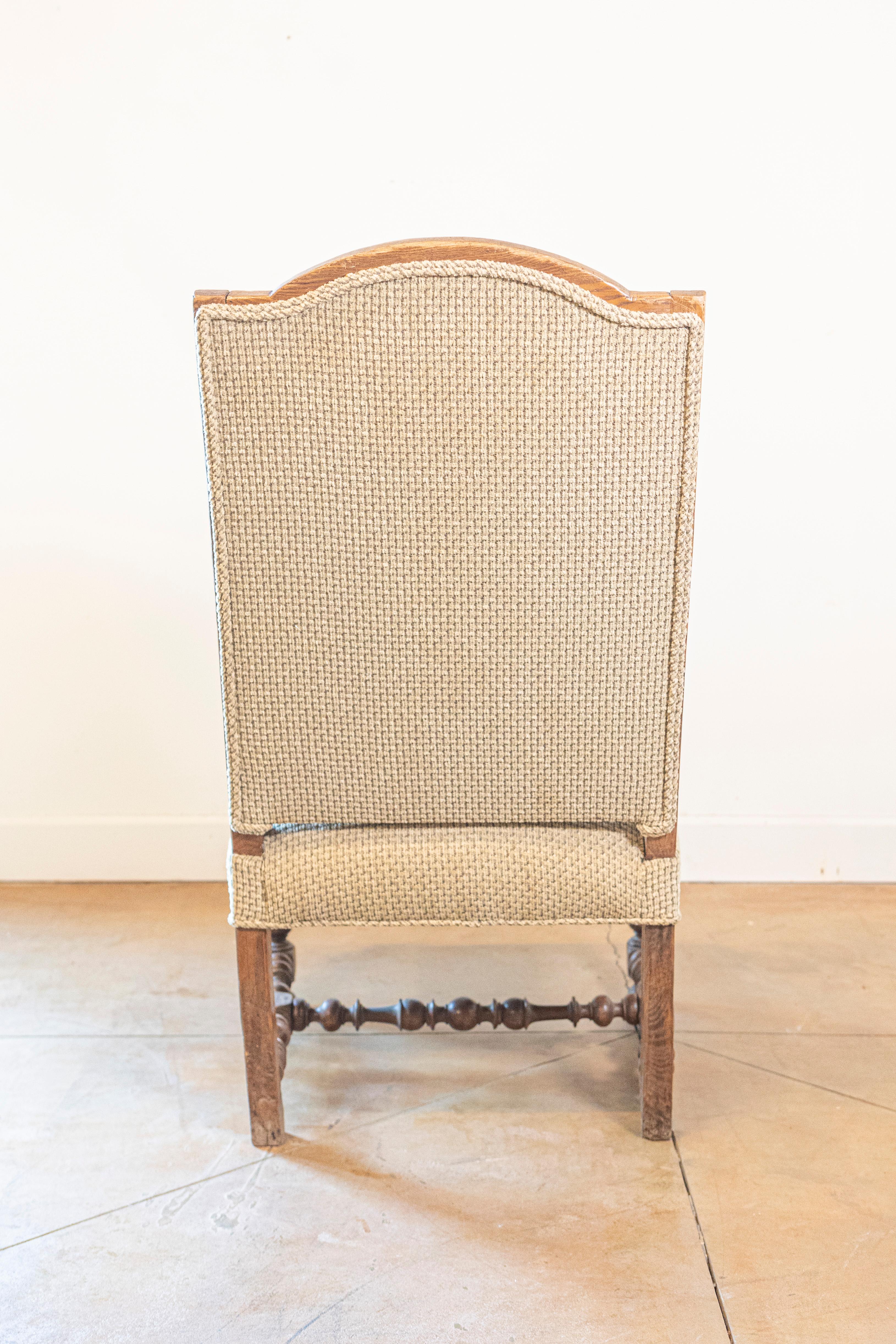 Sillón francés de nogal estilo Luis XIII del siglo XIX con base torneada Tallado en venta