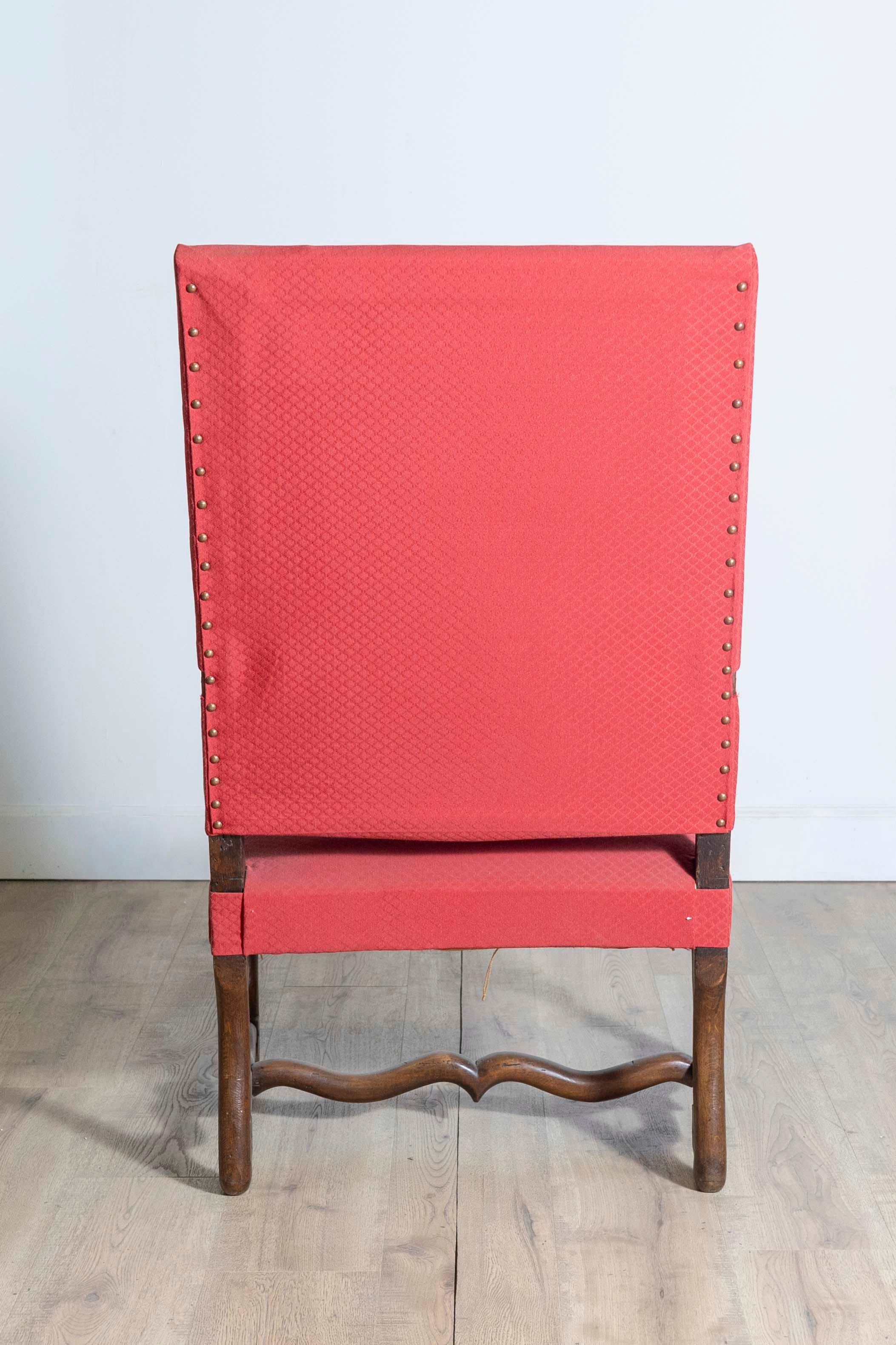 Fauteuil francés de nogal del siglo XIX, estilo Luis XIII, con base de Os de Mouton en Bueno estado para la venta en Atlanta, GA
