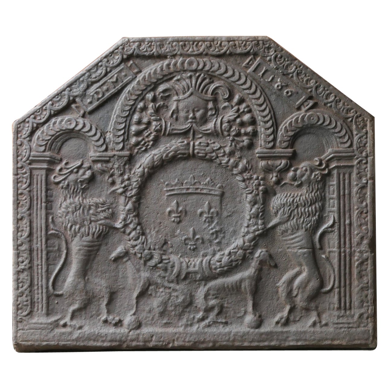 Französische „Arms of France“ im Louis XIII.-Stil, Kaminsims / Rückwand