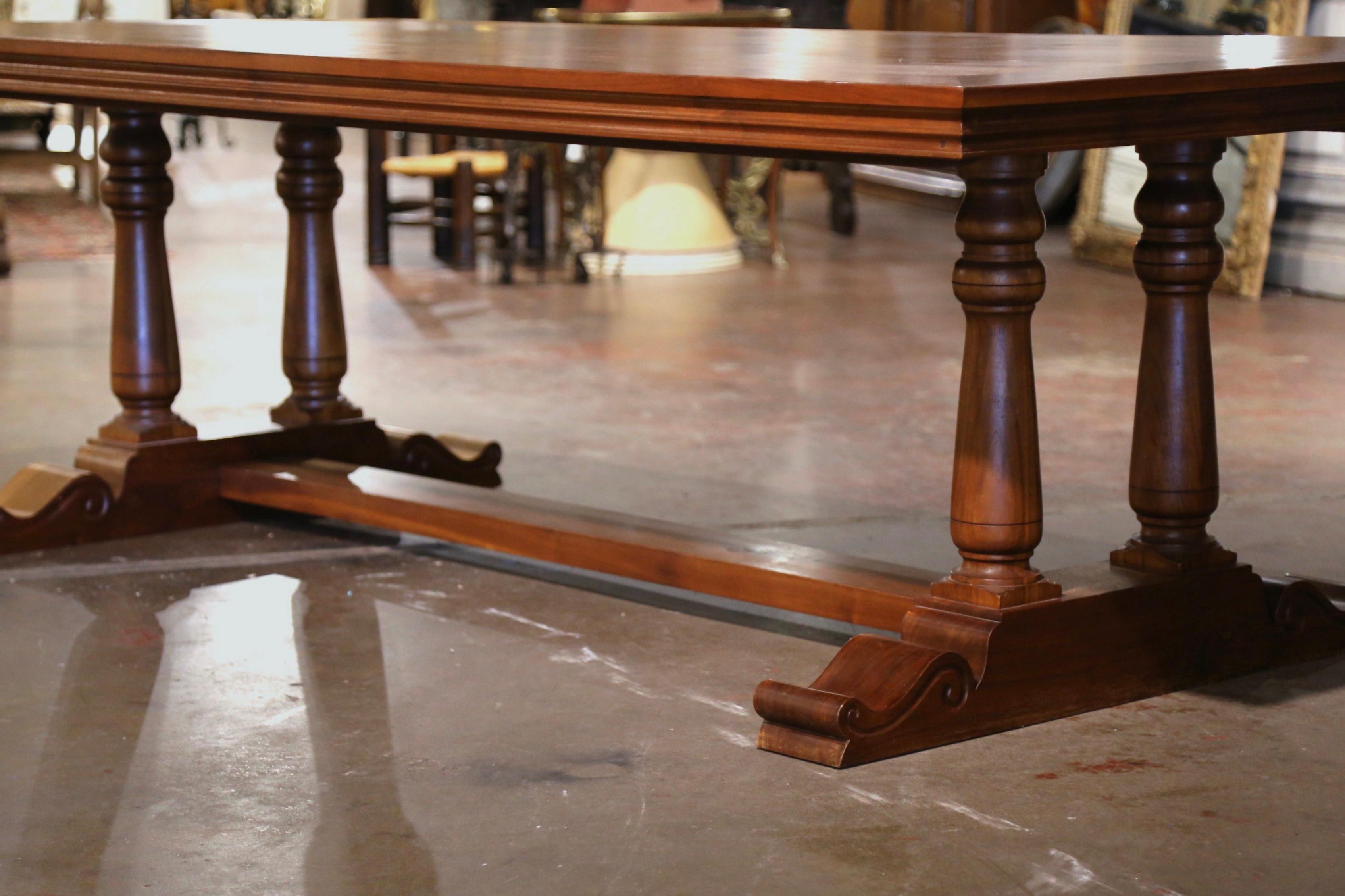 Mesa de caballete de monasterio francesa de nogal tallado estilo Luis XIII Francés en venta