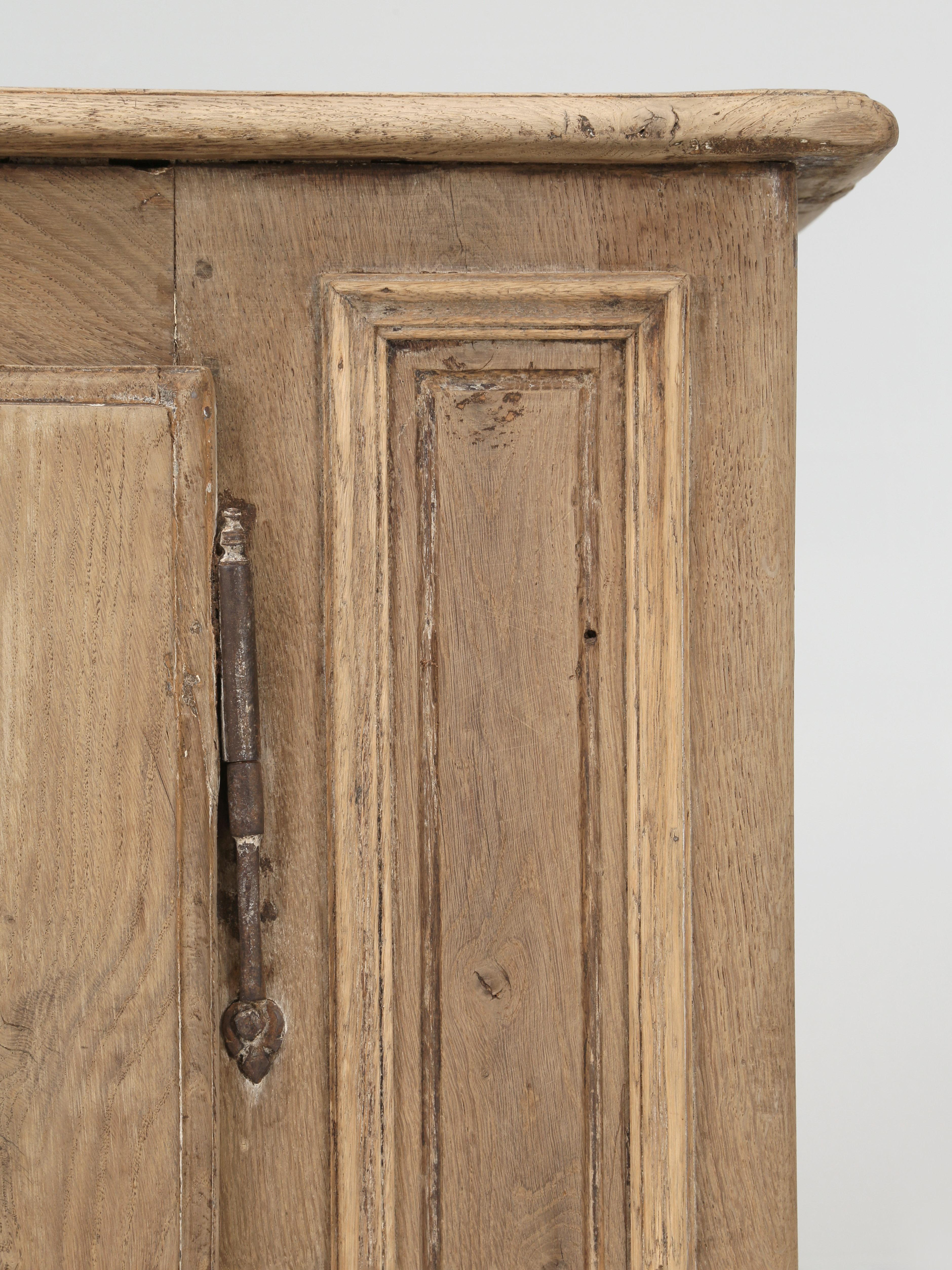 French Louis XIII Style Cupboard, Confiturier in Natural Washed Oak circa 1700's 5