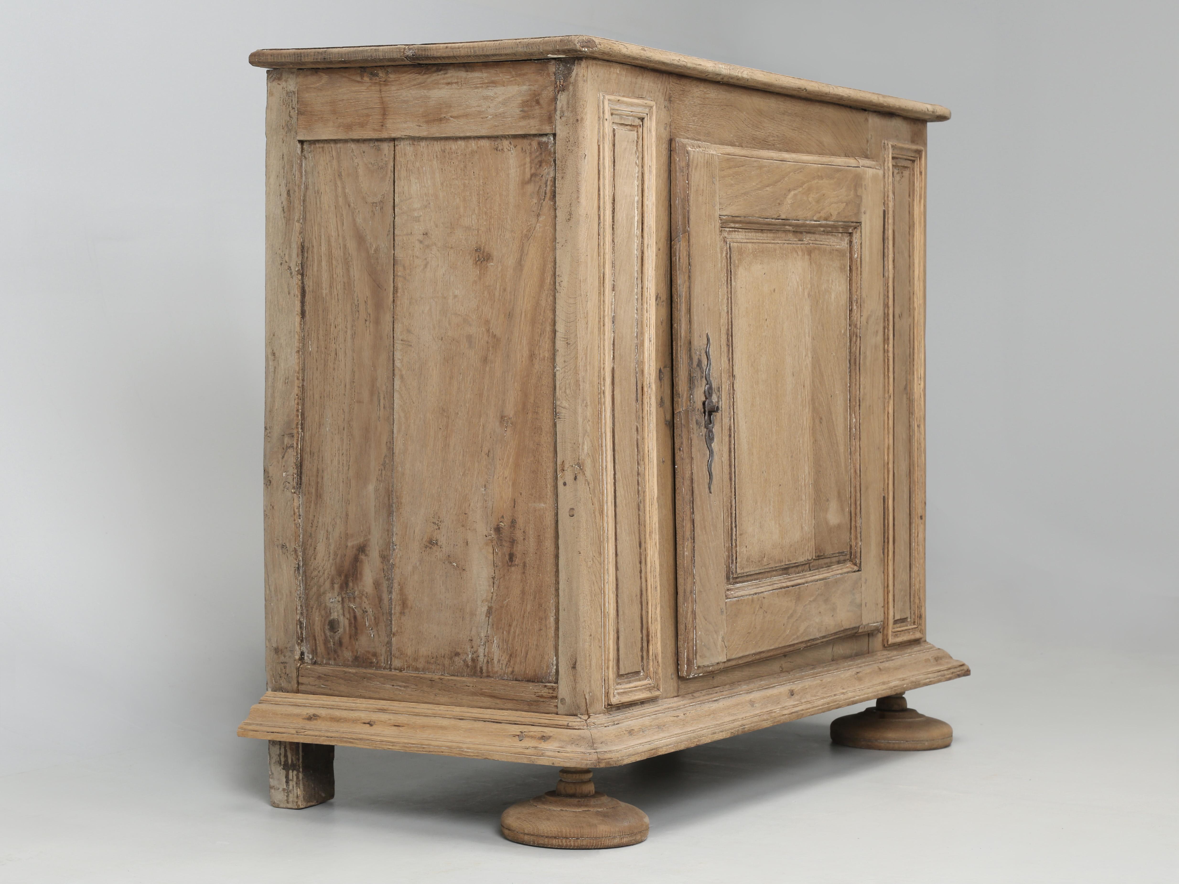 French Louis XIII Style Cupboard, Confiturier in Natural Washed Oak circa 1700's In Good Condition In Chicago, IL