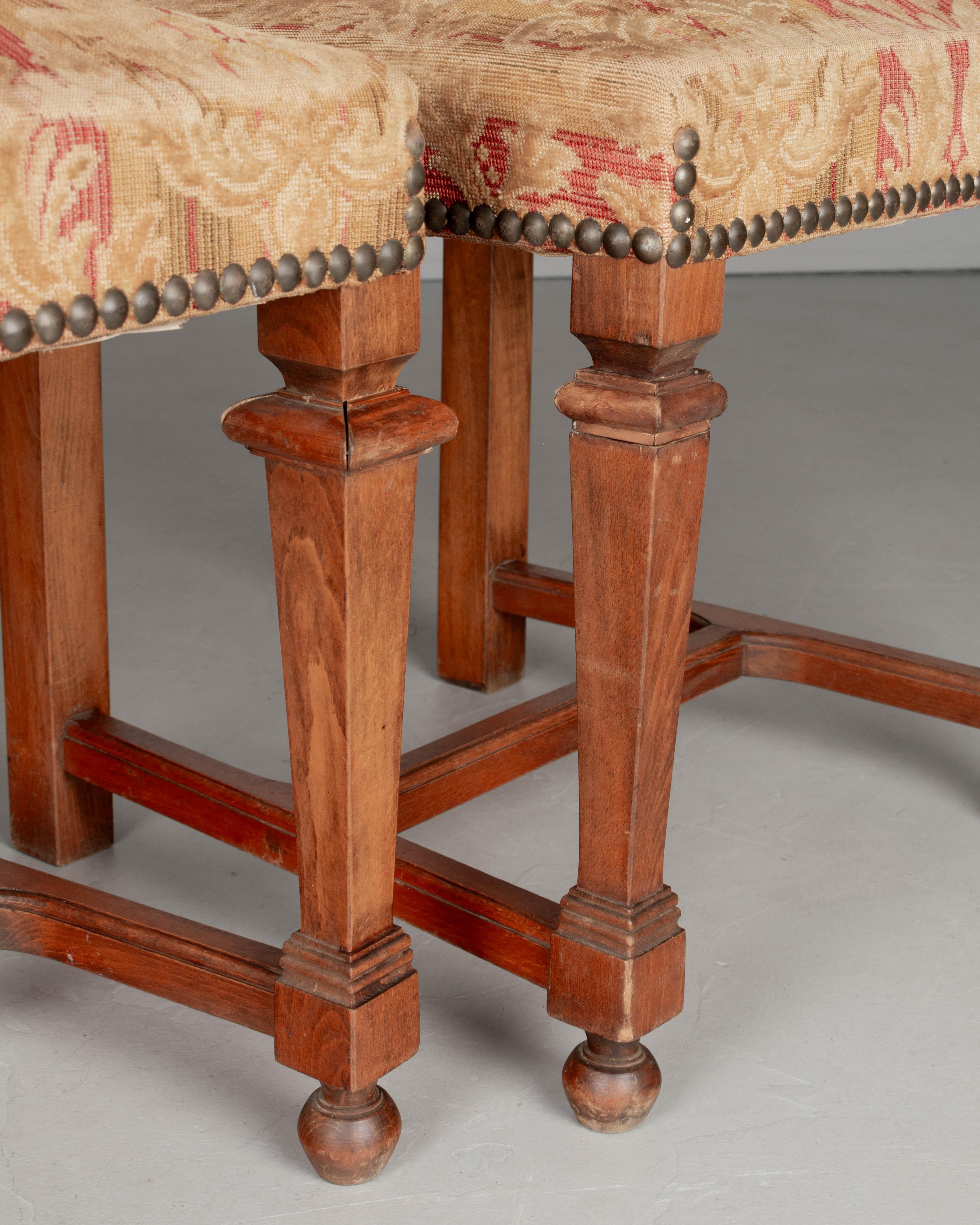 Chaises de salle à manger françaises de style Louis XIII, lot de 4 en vente 3