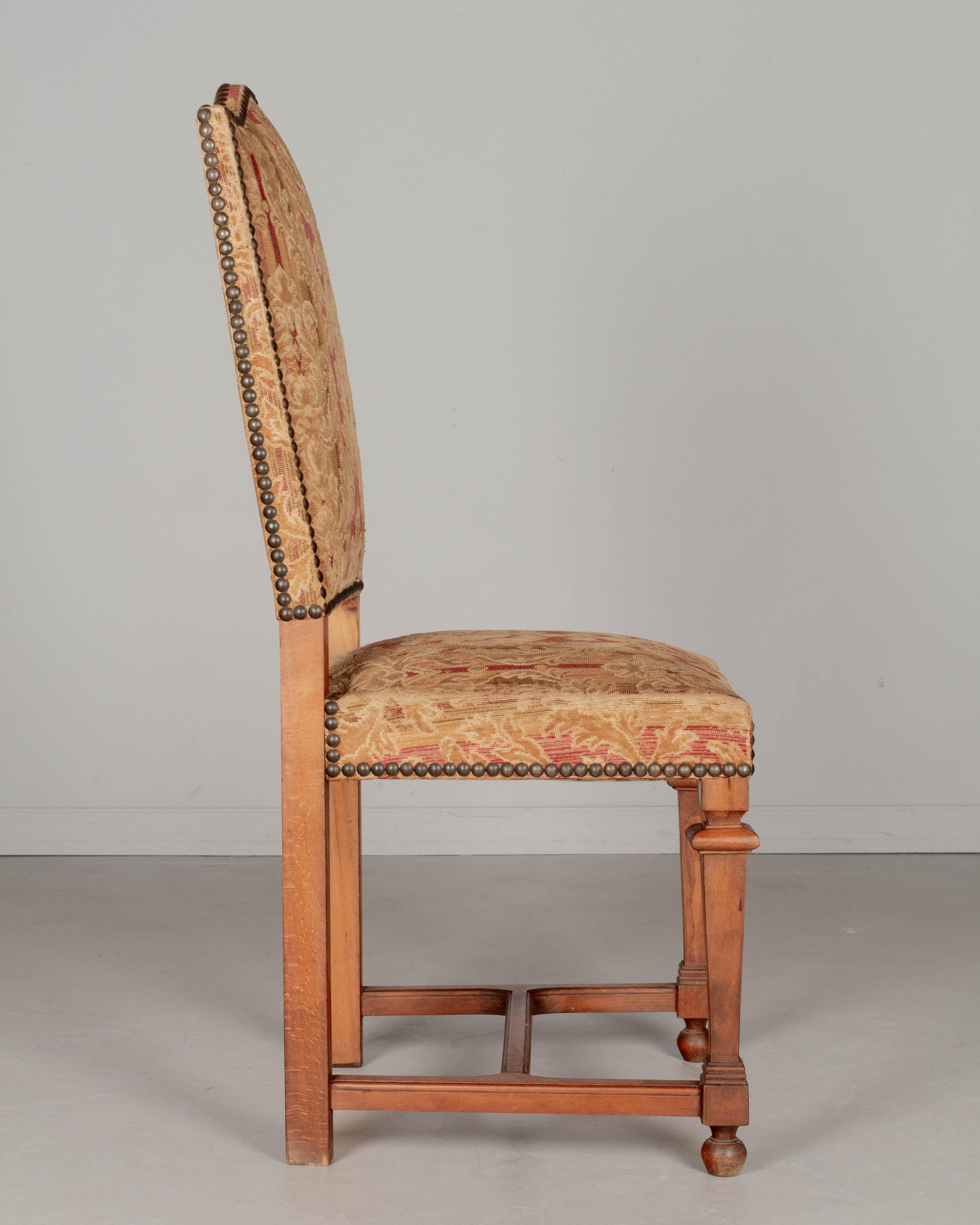 Esszimmerstühle im französischen Louis-XIII-Stil, 4er-Set (20. Jahrhundert) im Angebot