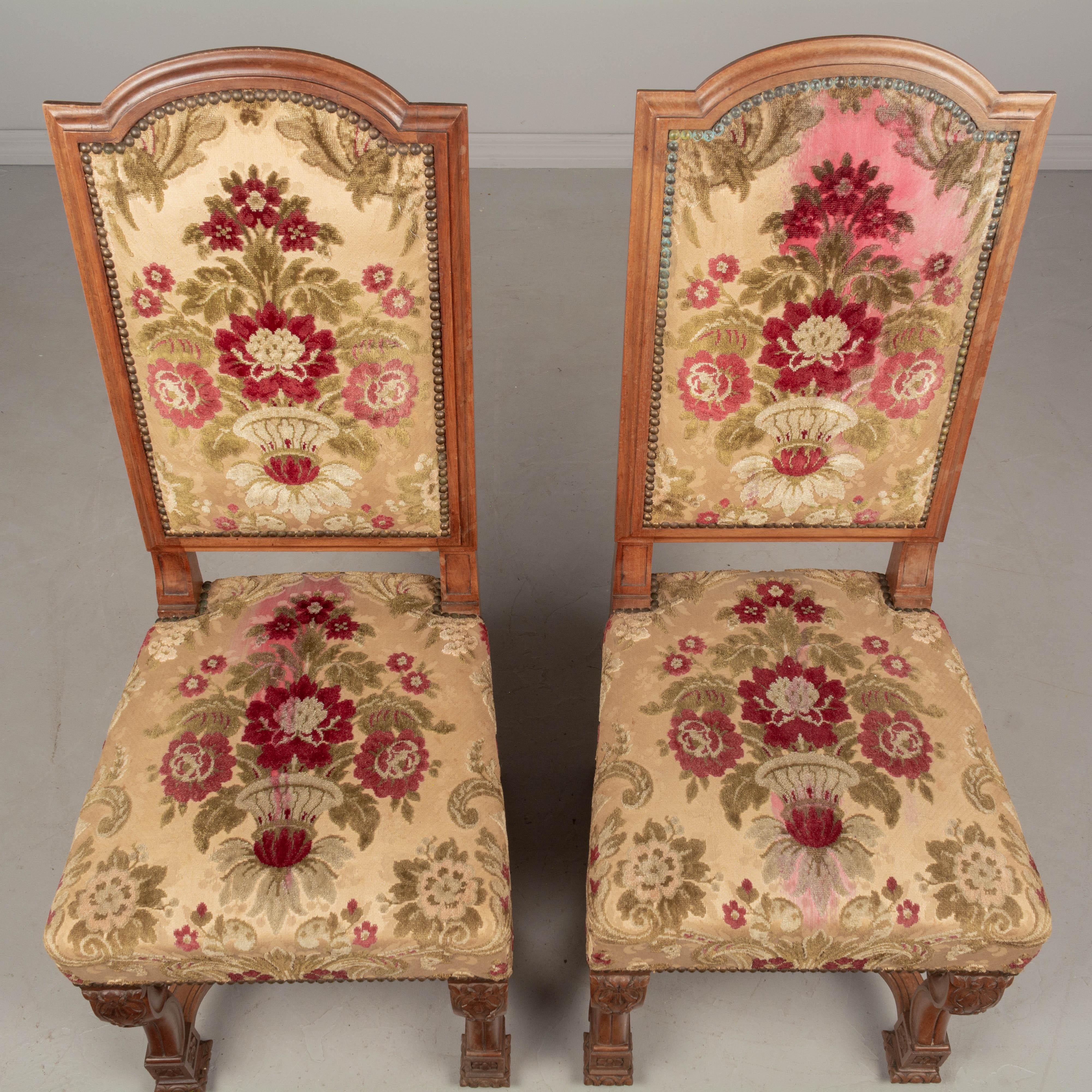 Esszimmerstühle im französischen Louis-XIII-Stil, 8er-Set (Handgeschnitzt) im Angebot