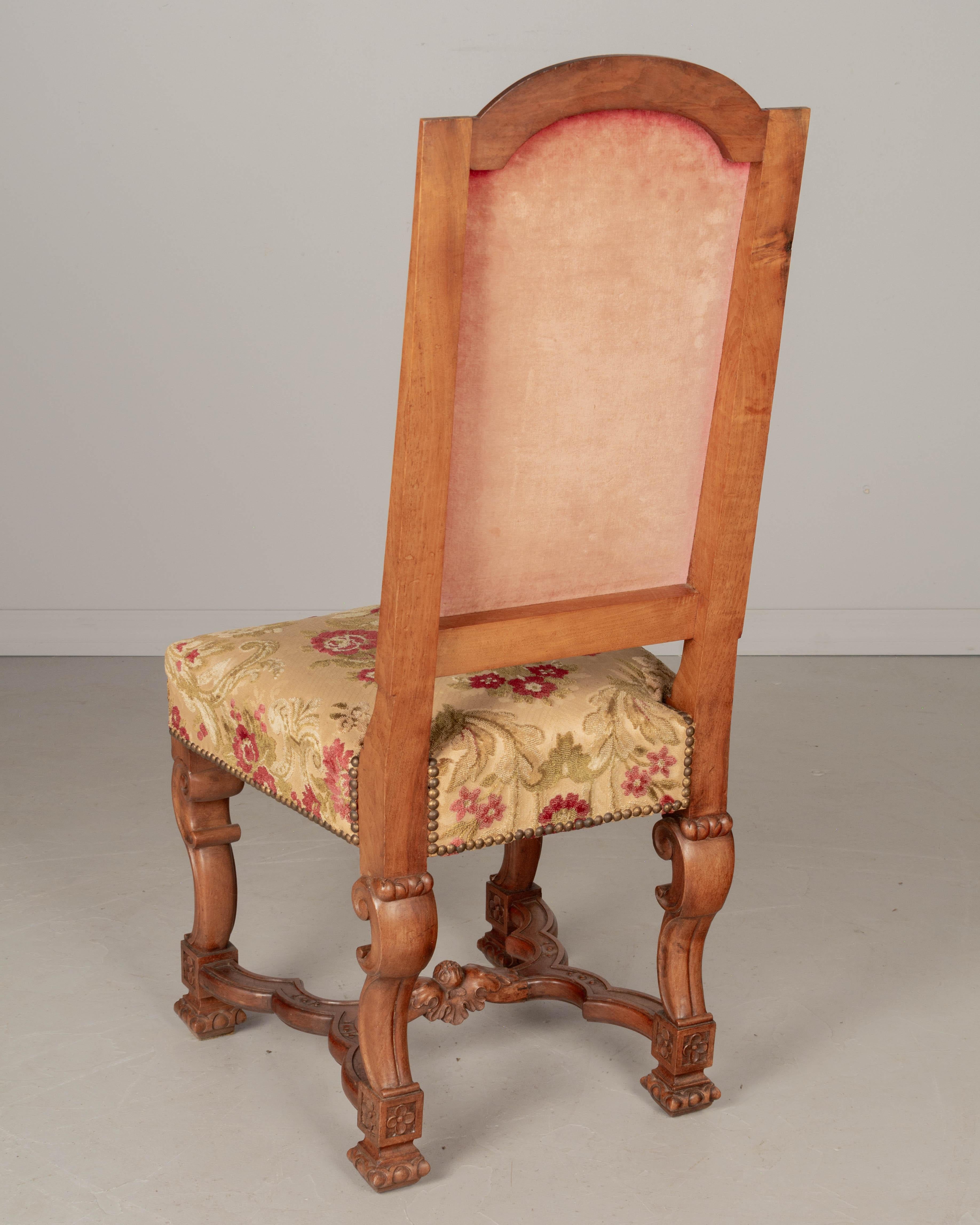 Tissu d'ameublement Chaises de salle à manger françaises de style Louis XIII, lot de 8 en vente