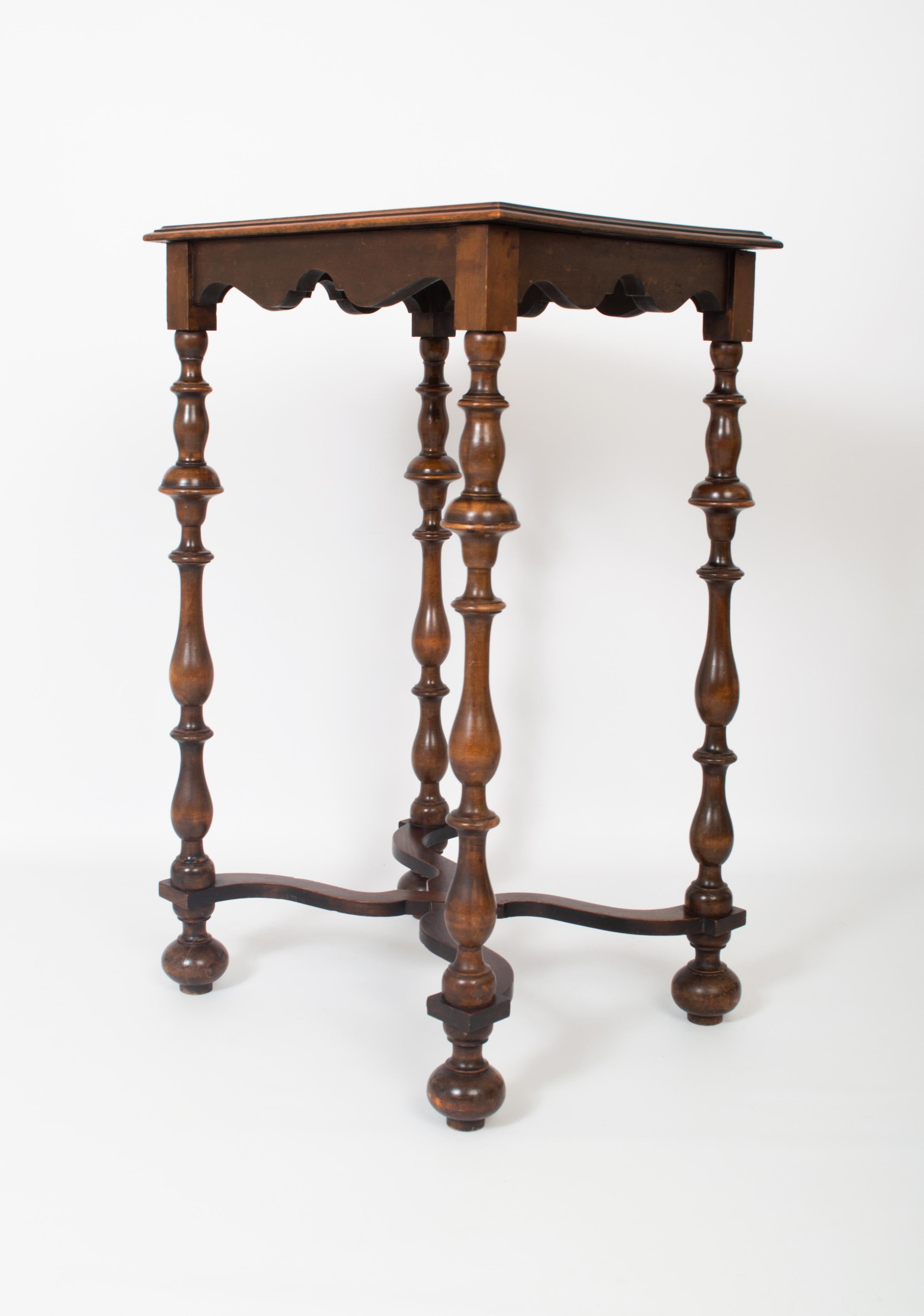 Early 20th Century French Louis XIII Style Hall Side Table, C.1900 For Sale