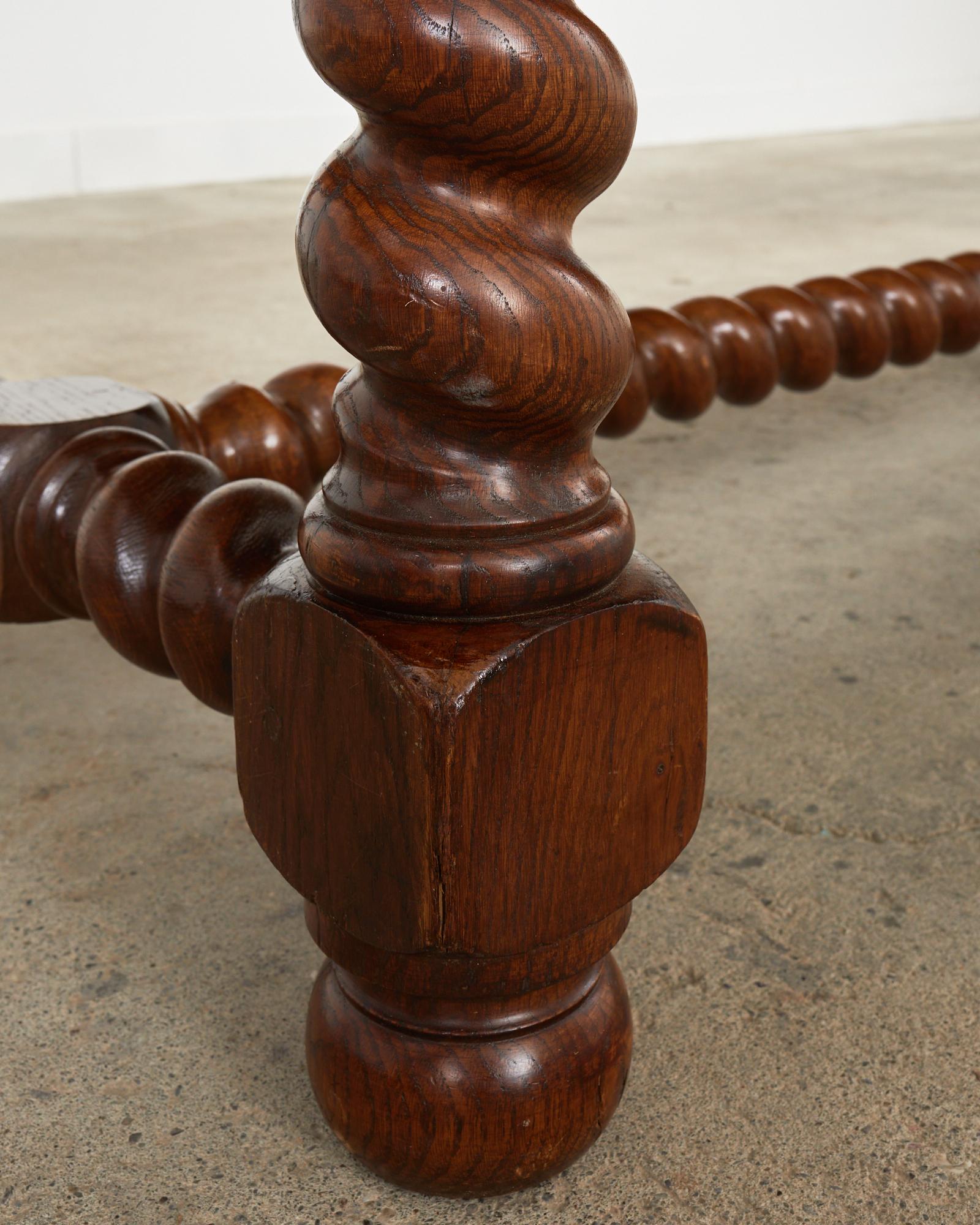 Mesa de Comedor de Caballete Estilo Luis XIII Francés de Roble Barley Twist en venta 7