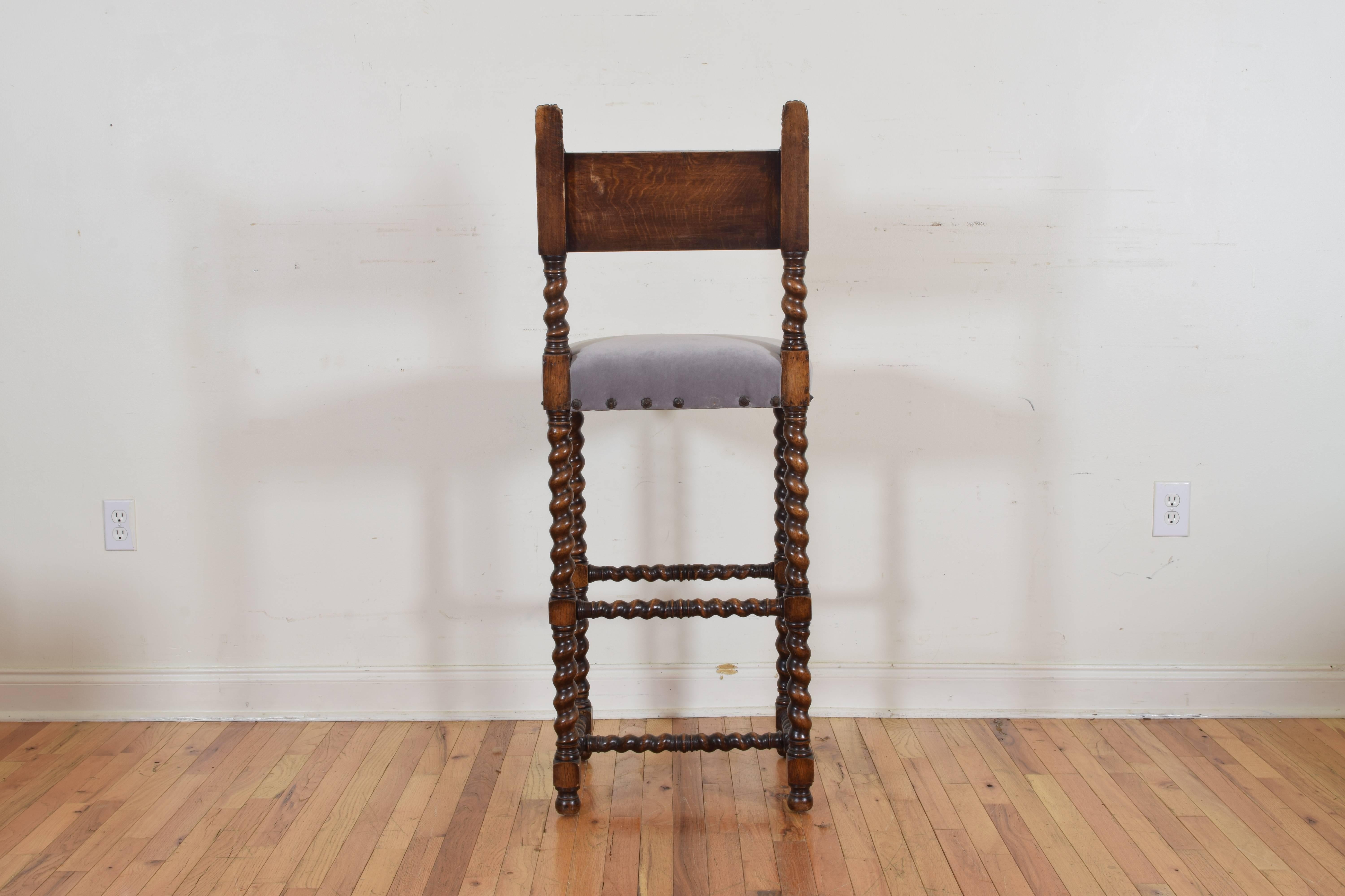 Fine XIX secolo Sedia alta francese in stile Luigi XIII di Oak, fine XIX-inizio XX secolo in vendita