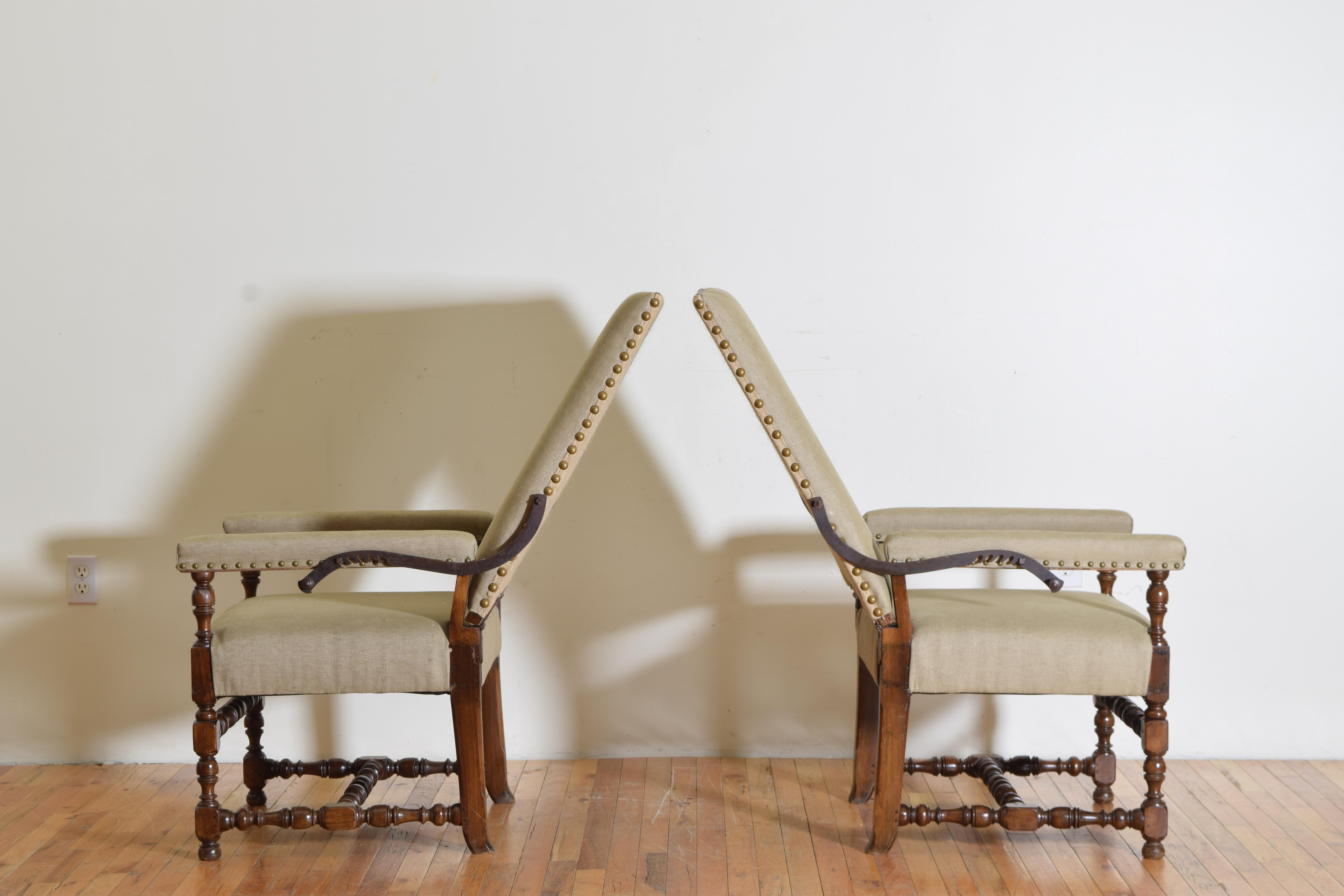 Hand-Carved French Louis XIII Style Pair of Walnut Ratchet Chairs, 19th Century