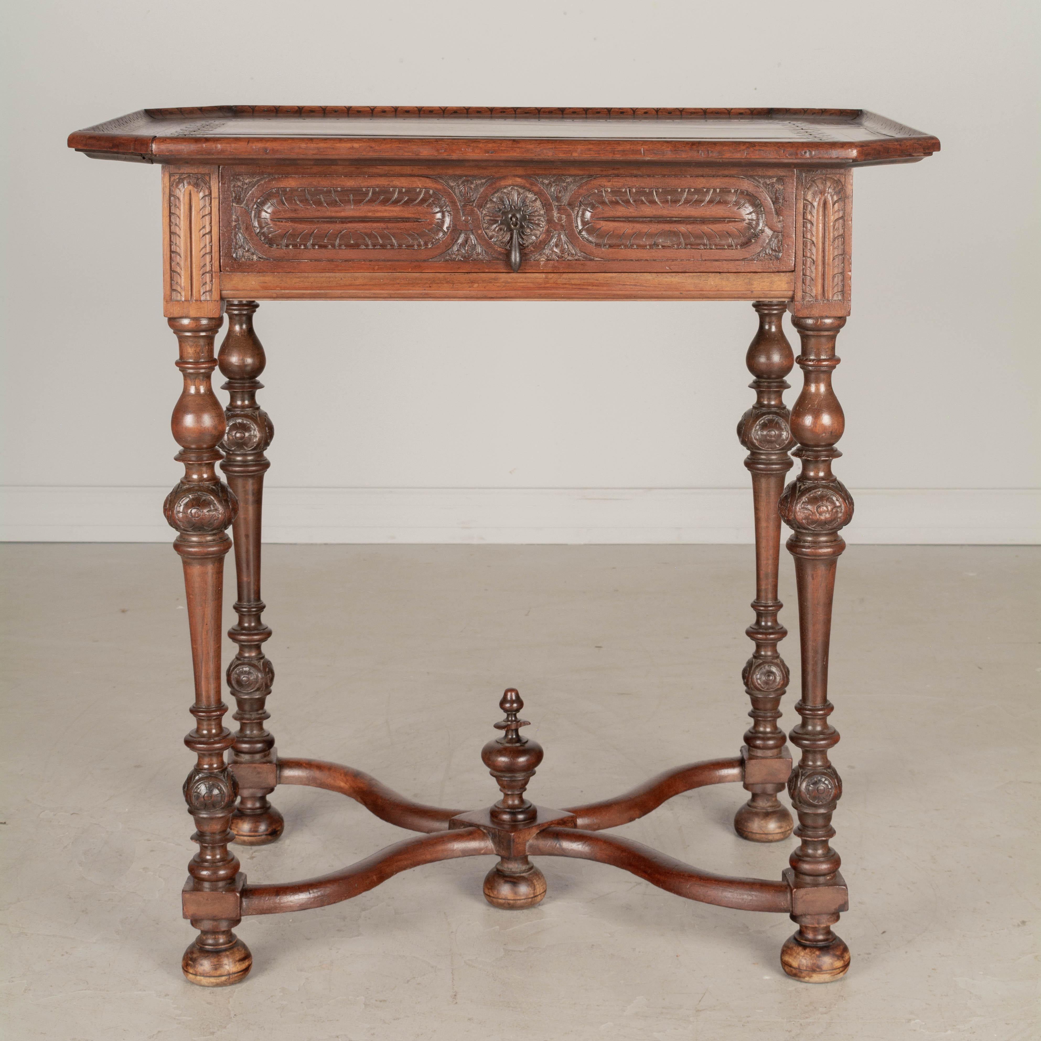 French Louis XIII Style Walnut Side Table In Good Condition For Sale In Winter Park, FL