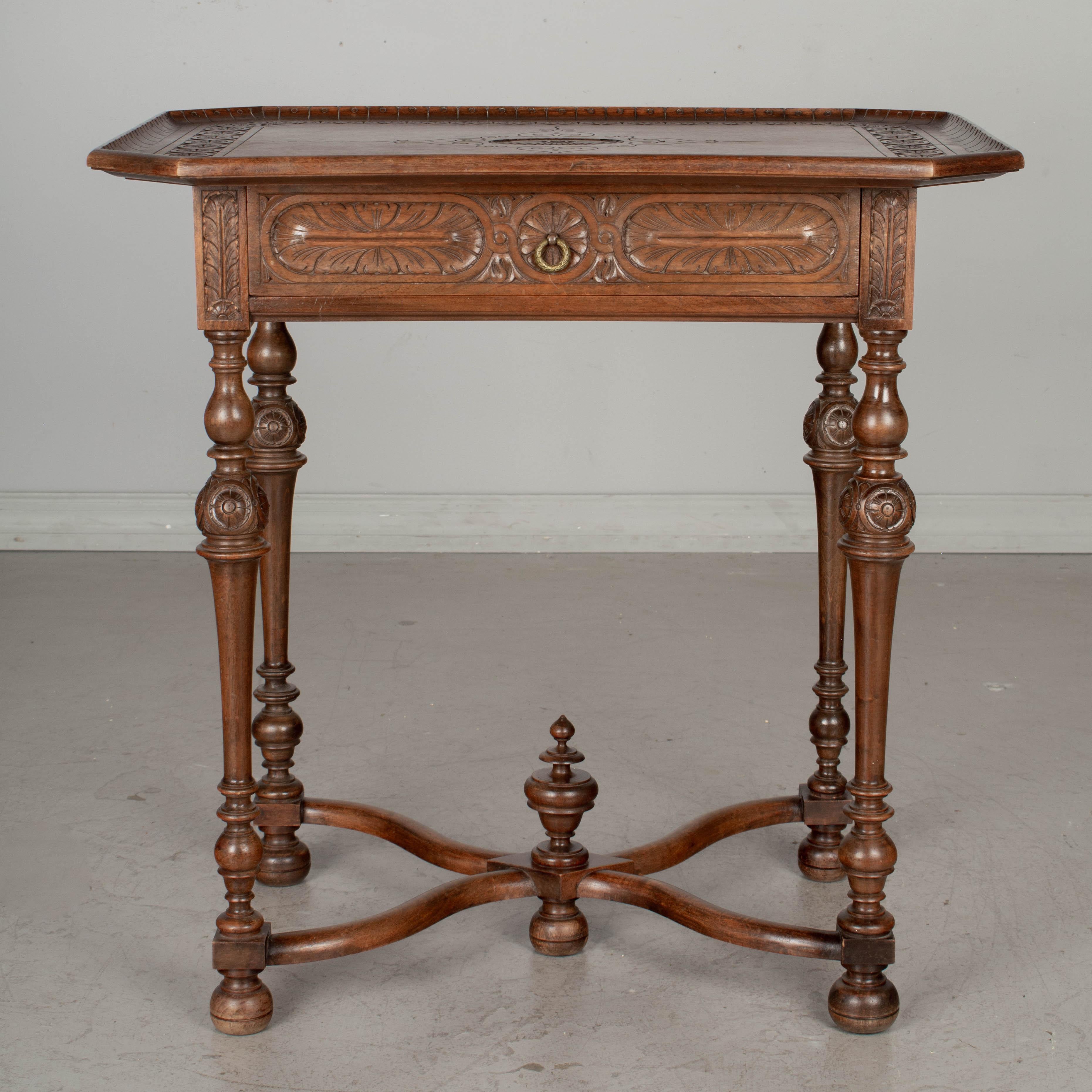 19th Century French Louis XVIII Style Walnut Side Table For Sale