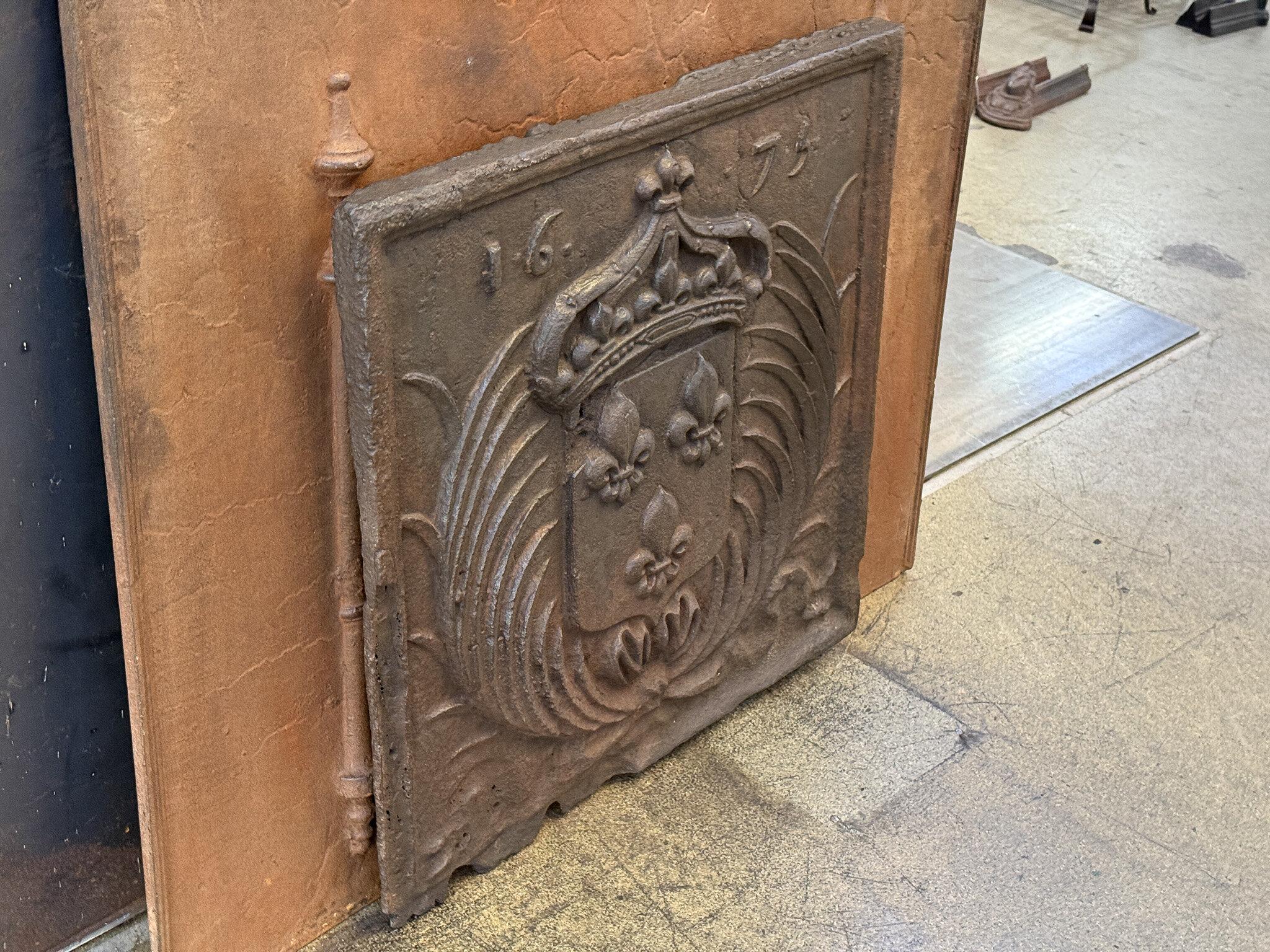 Fino al XVIII secolo Parafuoco francese Luigi XIV 'Arms of France', XVII secolo in vendita