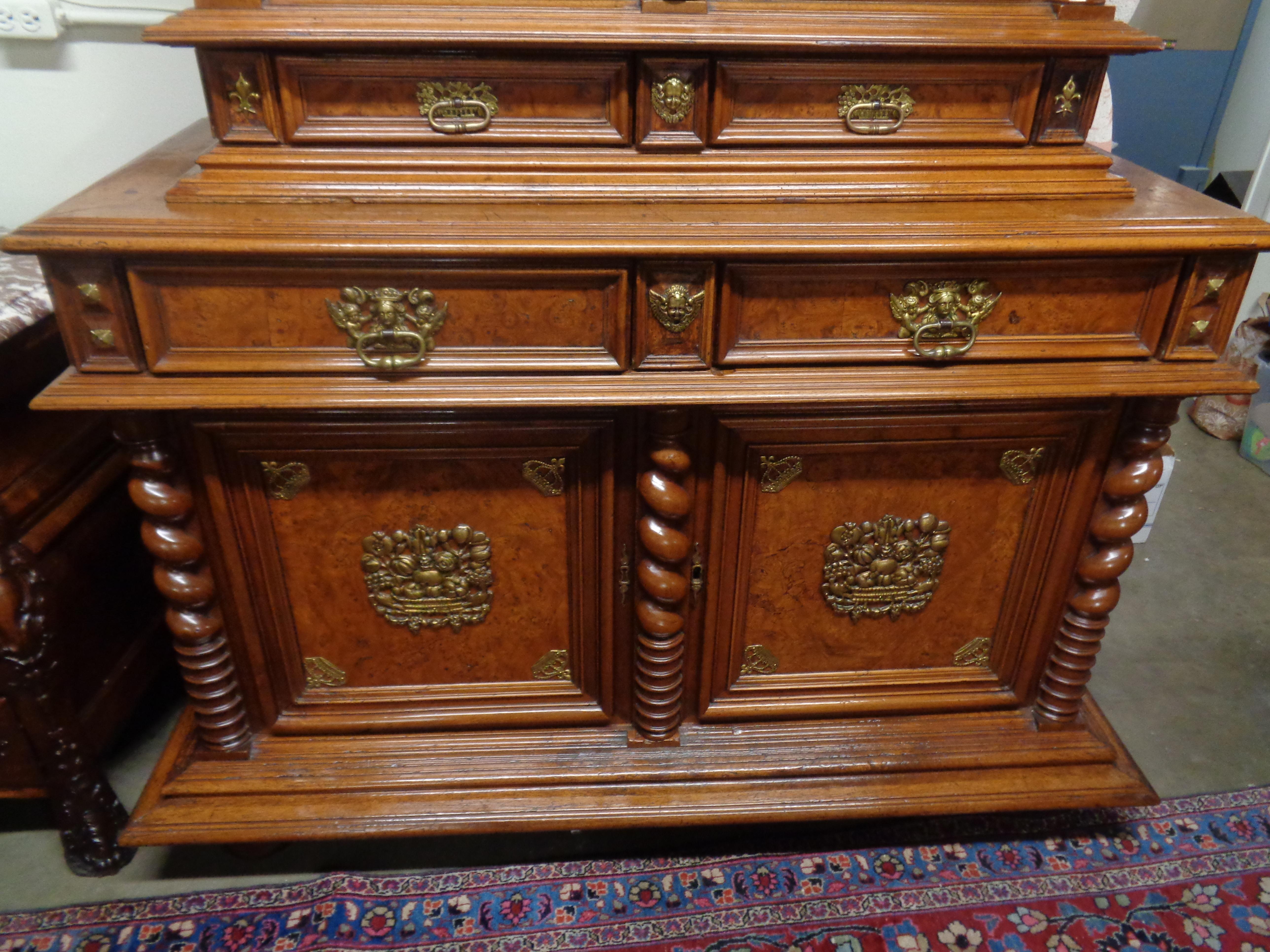 Late 17th Century French Louis XIV Buffet Deux Corps in Walnut and Burled Elm, circa 1670 For Sale